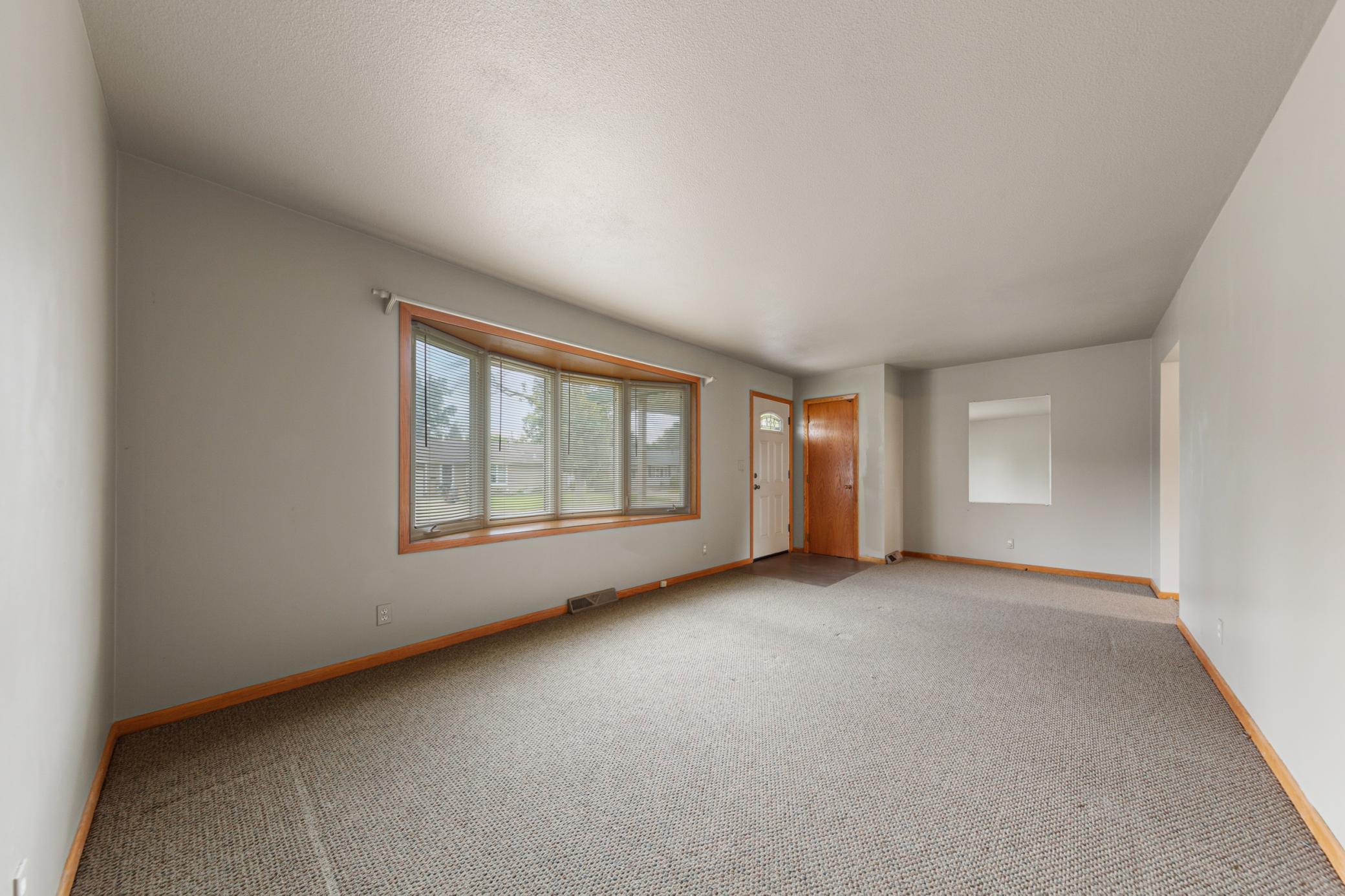 120 N Manitou Dr, Mankato, MN 56001