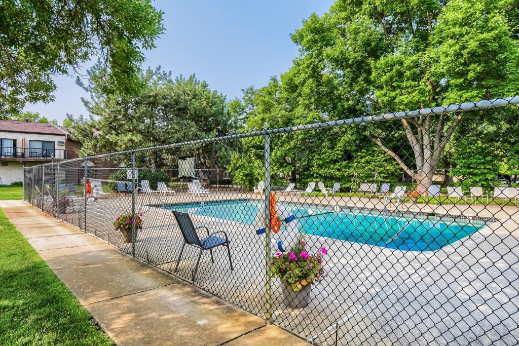 7350 York Ave S #204, Edina, MN 55435
