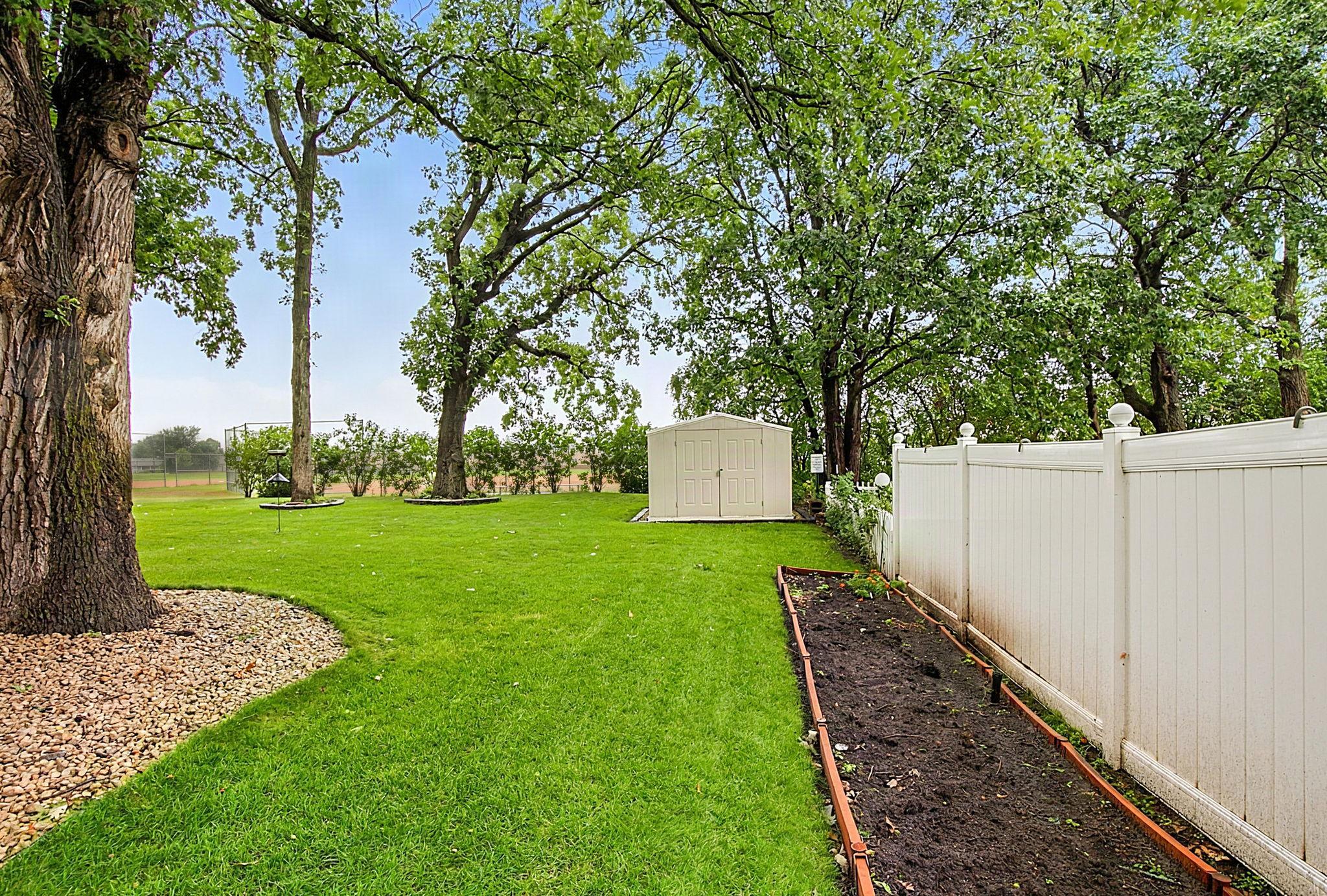 801 Sunwood Park Dr, Waite Park, MN 56387