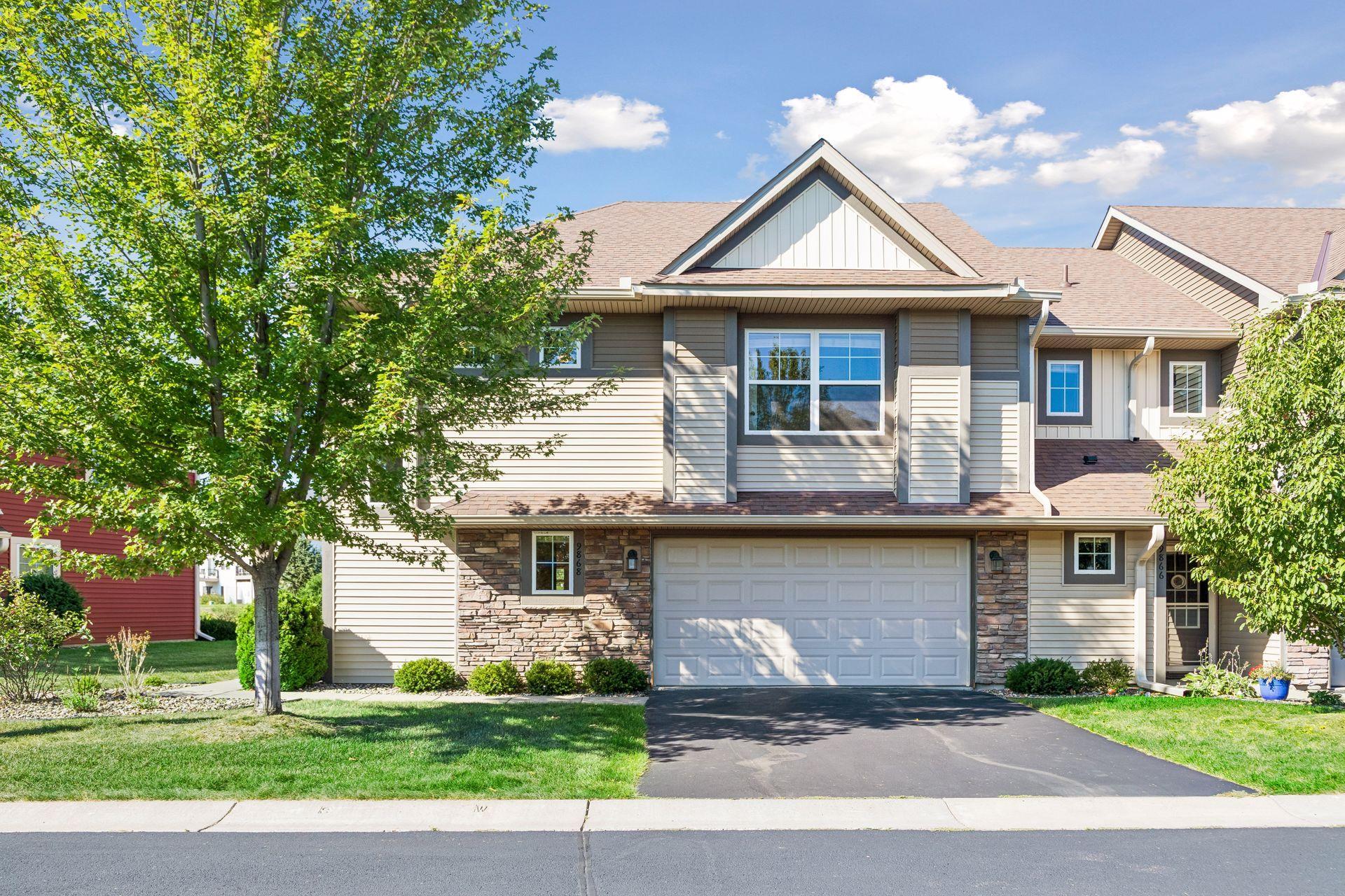 9868 5th Street Ln N, Lake Elmo, MN 55042