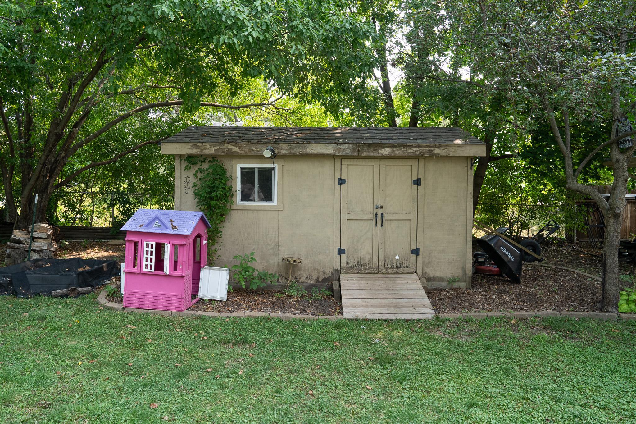 2027 Northwood Dr, North Saint Paul, MN 55109