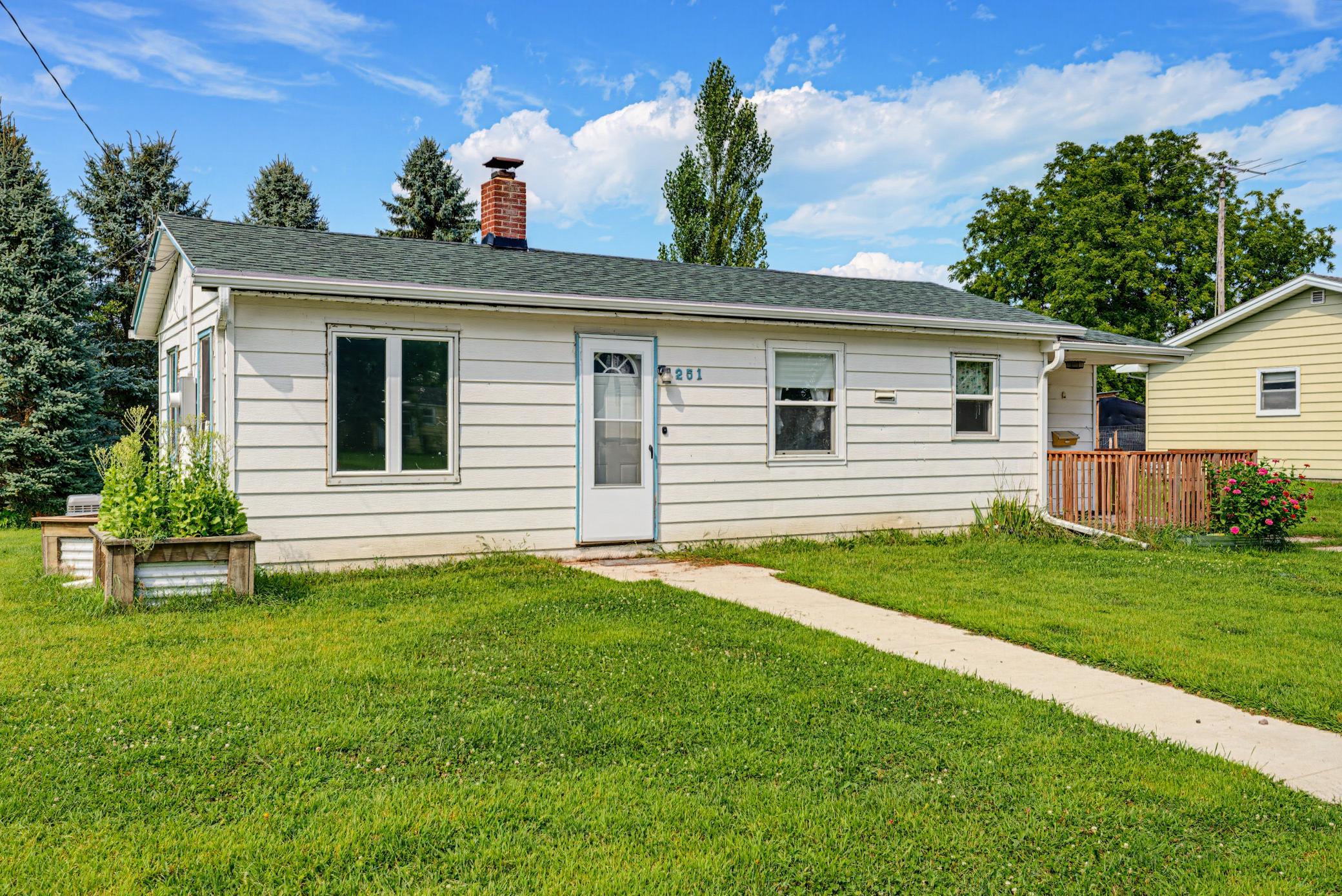 251 Dupont Ave NE, Hector, MN 55342