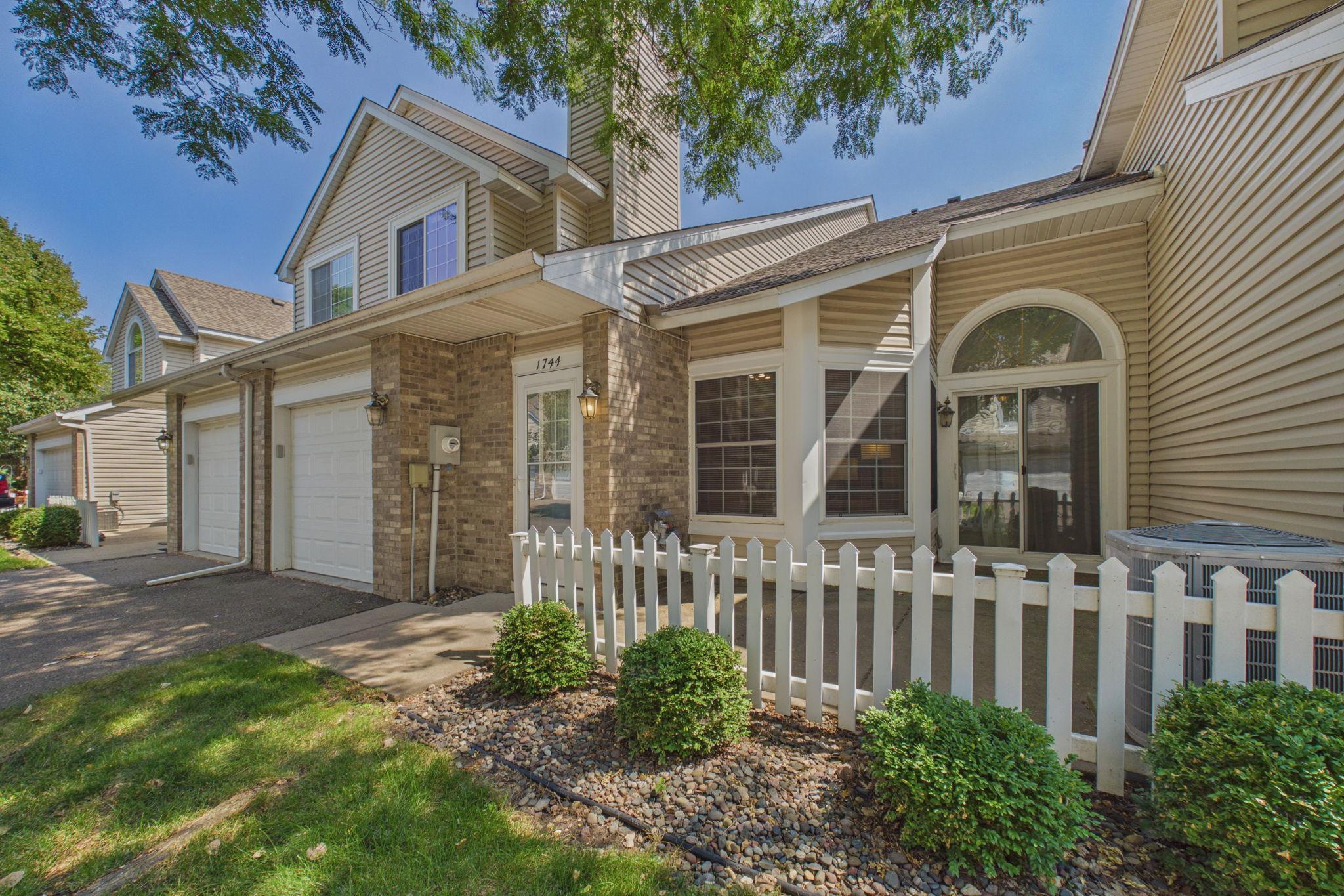 1744 Maple Ct, Falcon Heights, MN 55113
