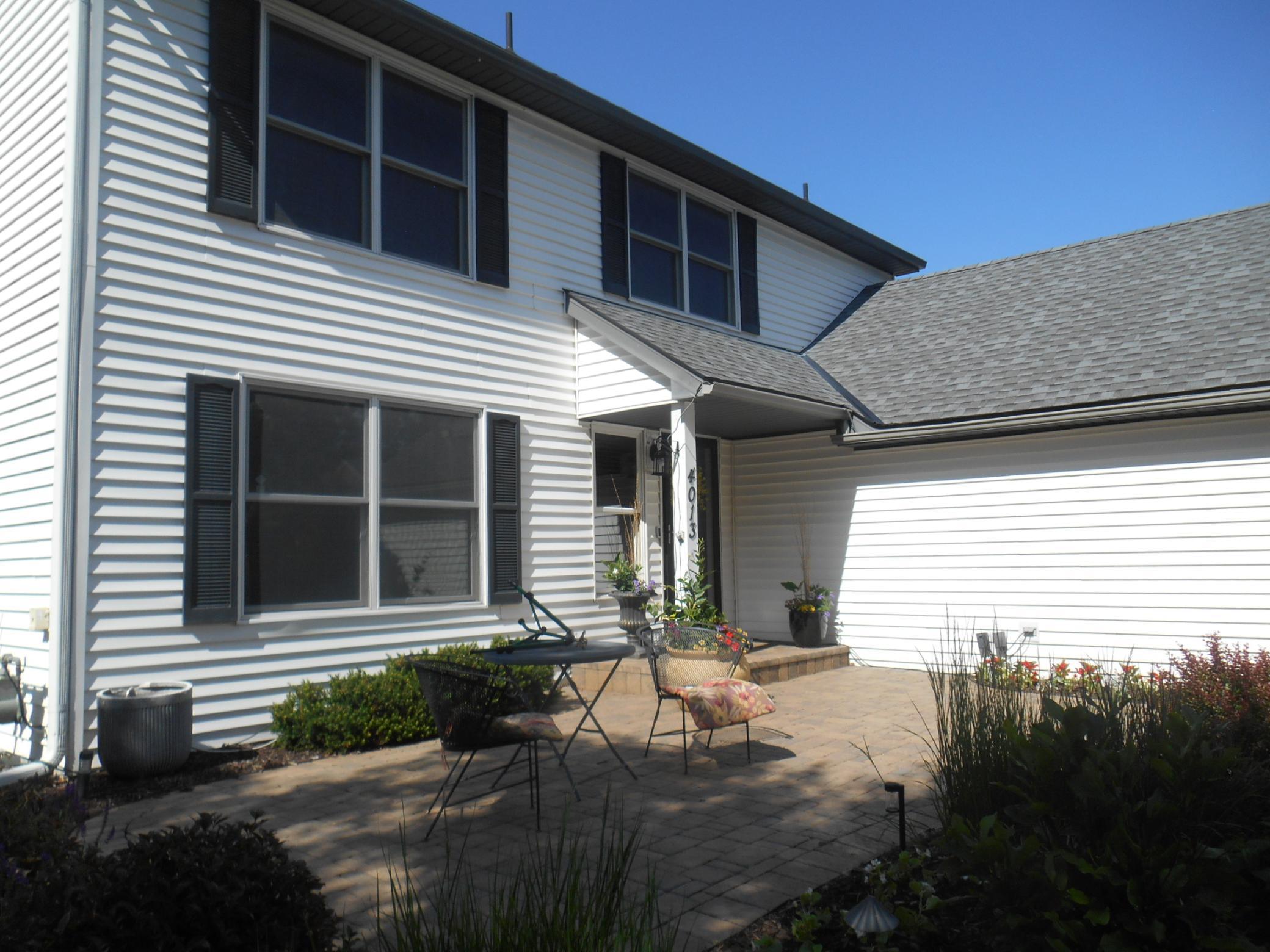 4013 Stonebridge Dr S, Eagan, MN 55123