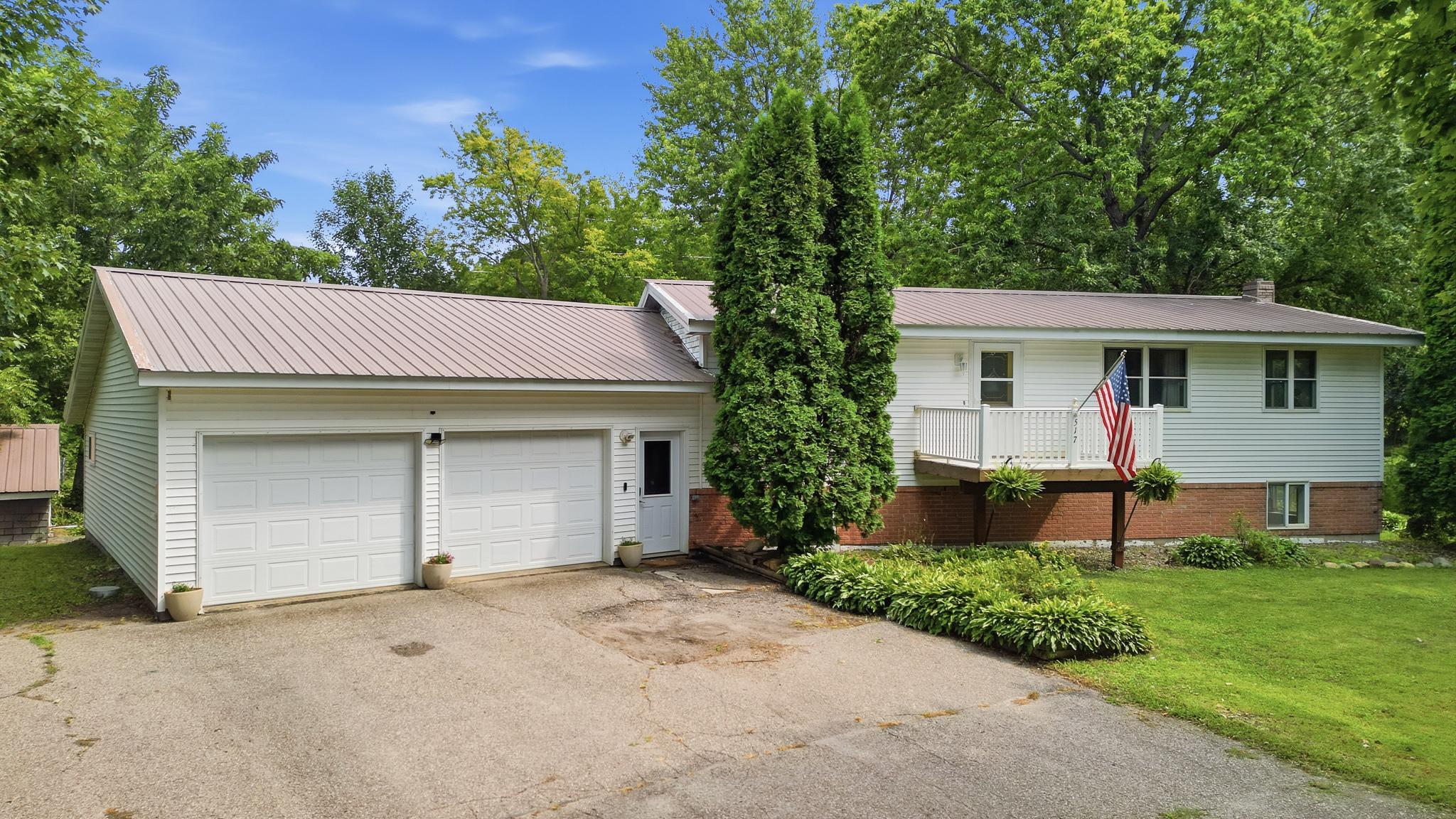 517 1st St S, Waterville, MN 56096