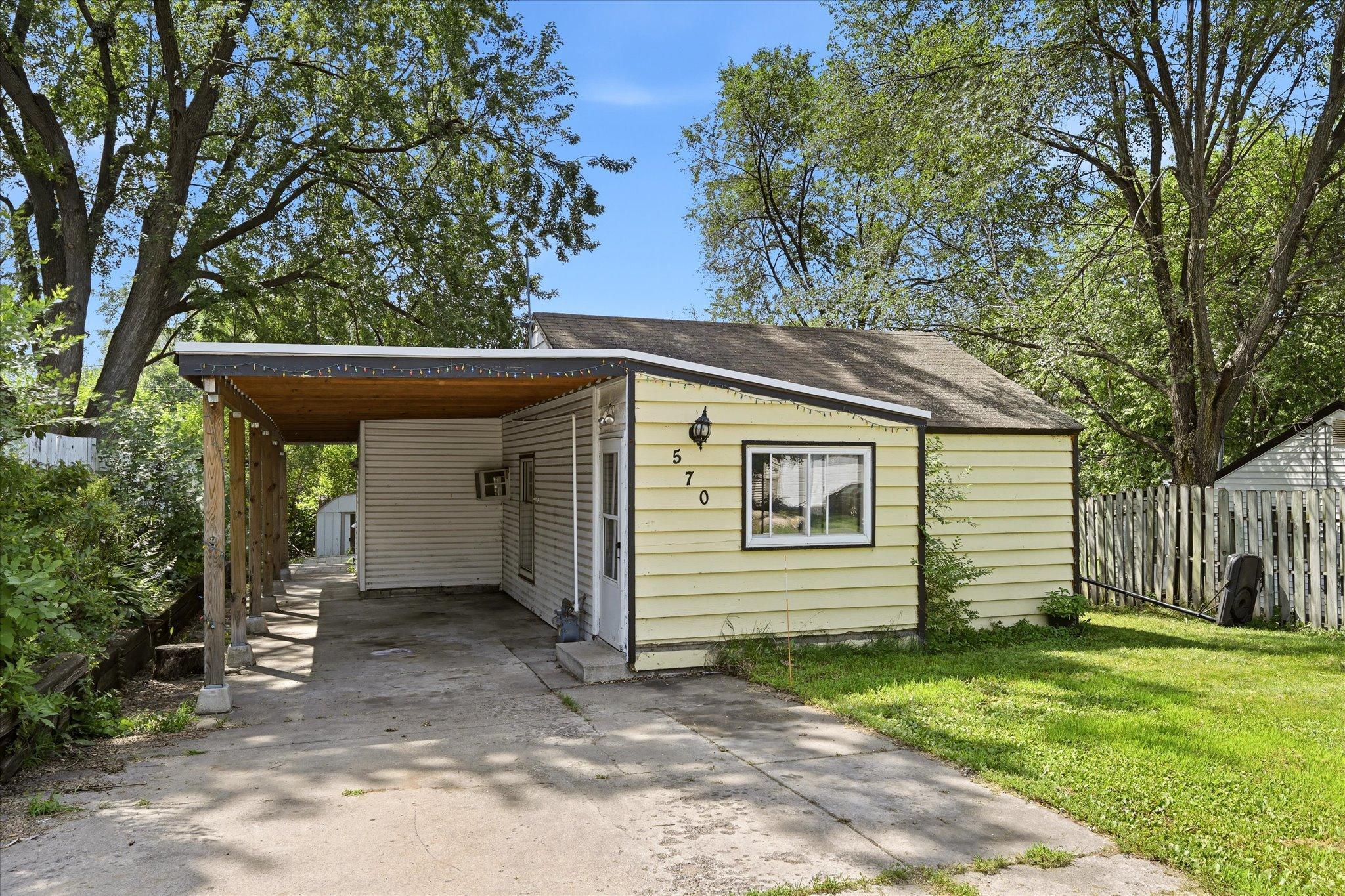 570 Ironton St NE, Fridley, MN 55432