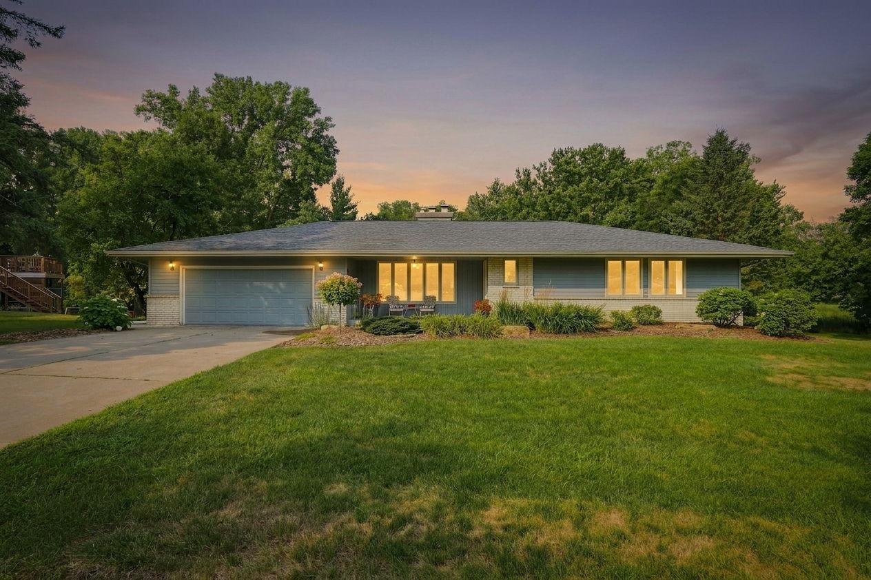 813 Everett Dr, Stillwater, MN 55082
