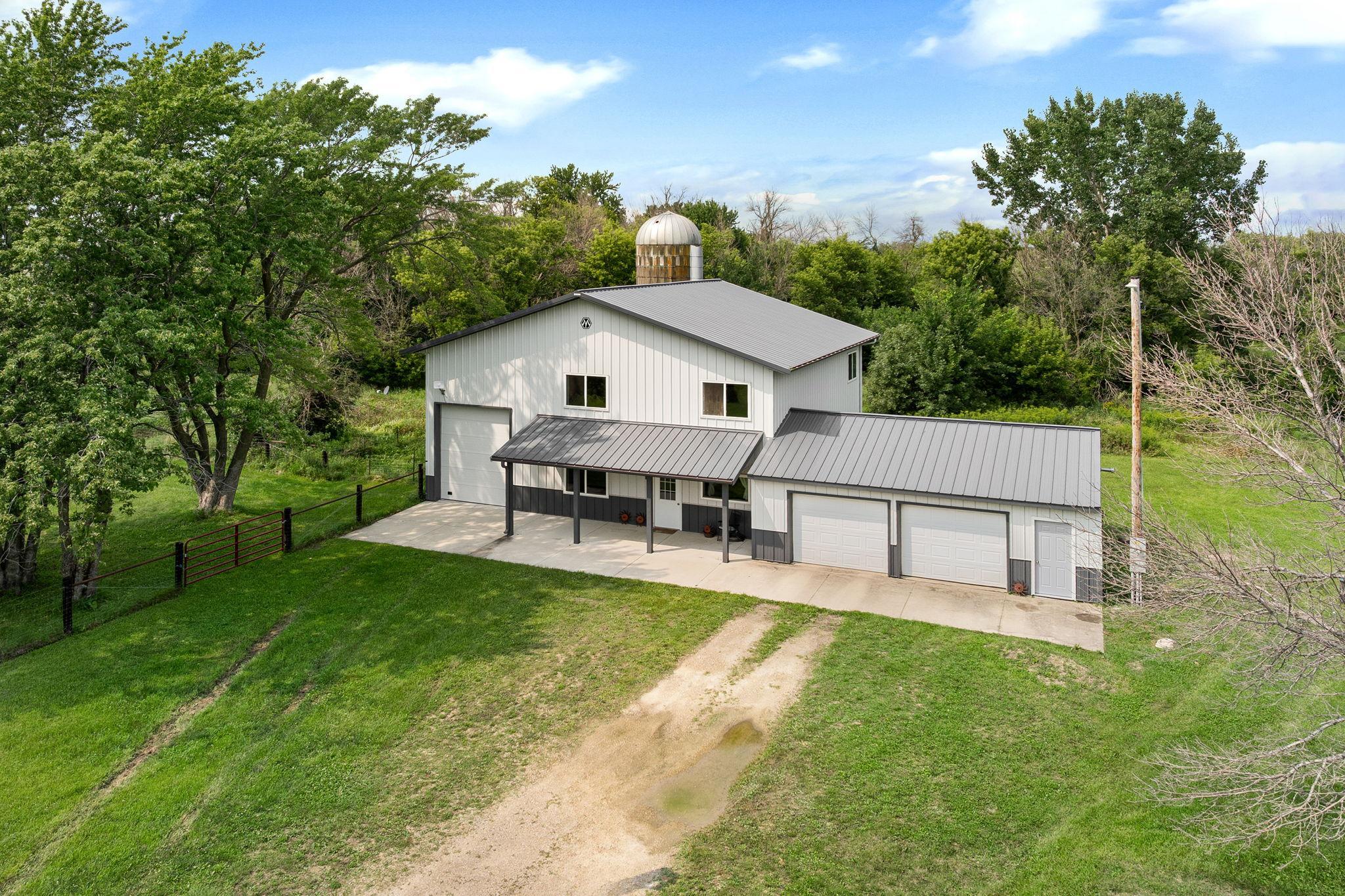 57414 205th St, Austin, MN 55912