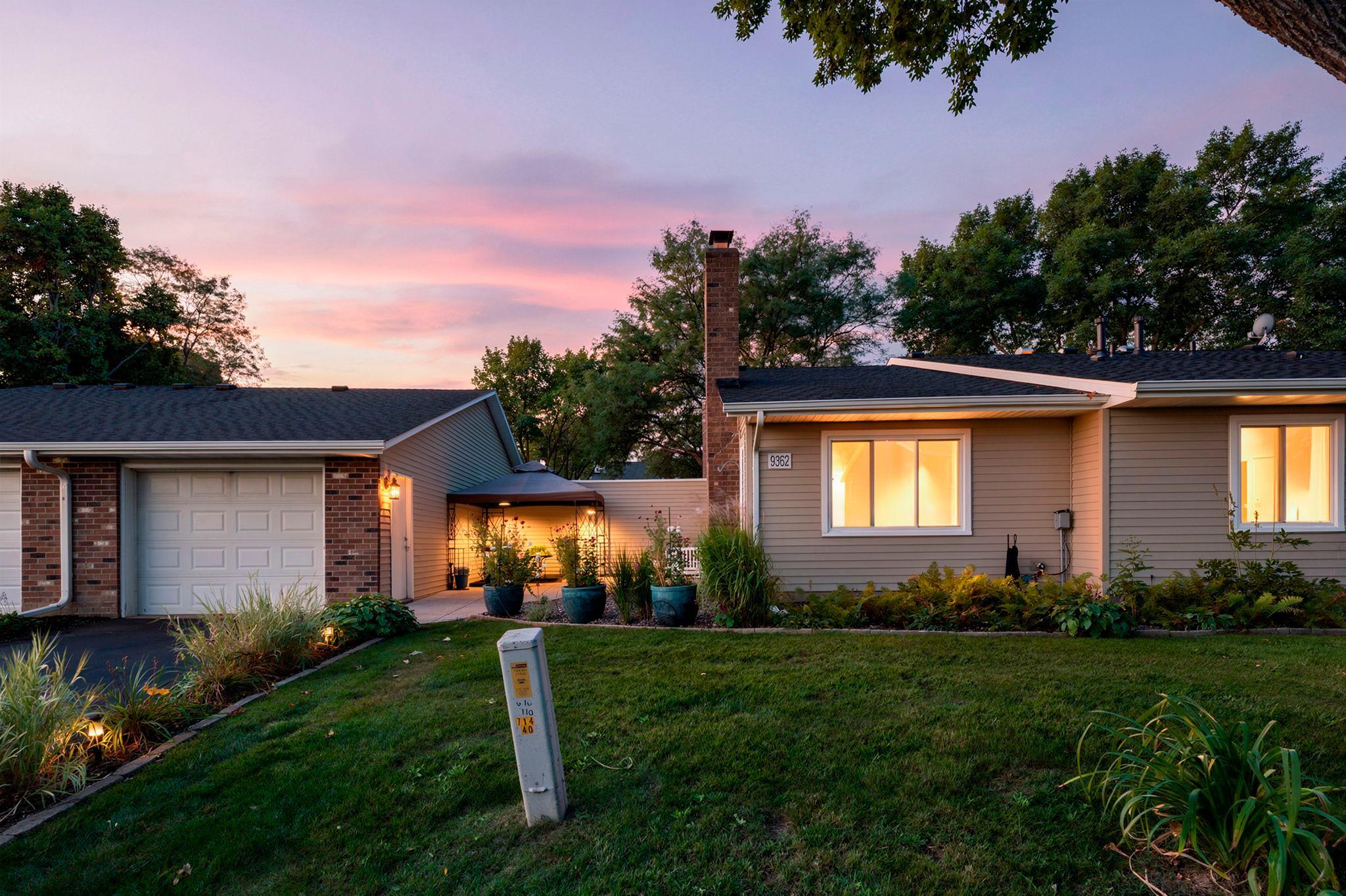 9362 Ranchview Ln N, Maple Grove, MN 55369