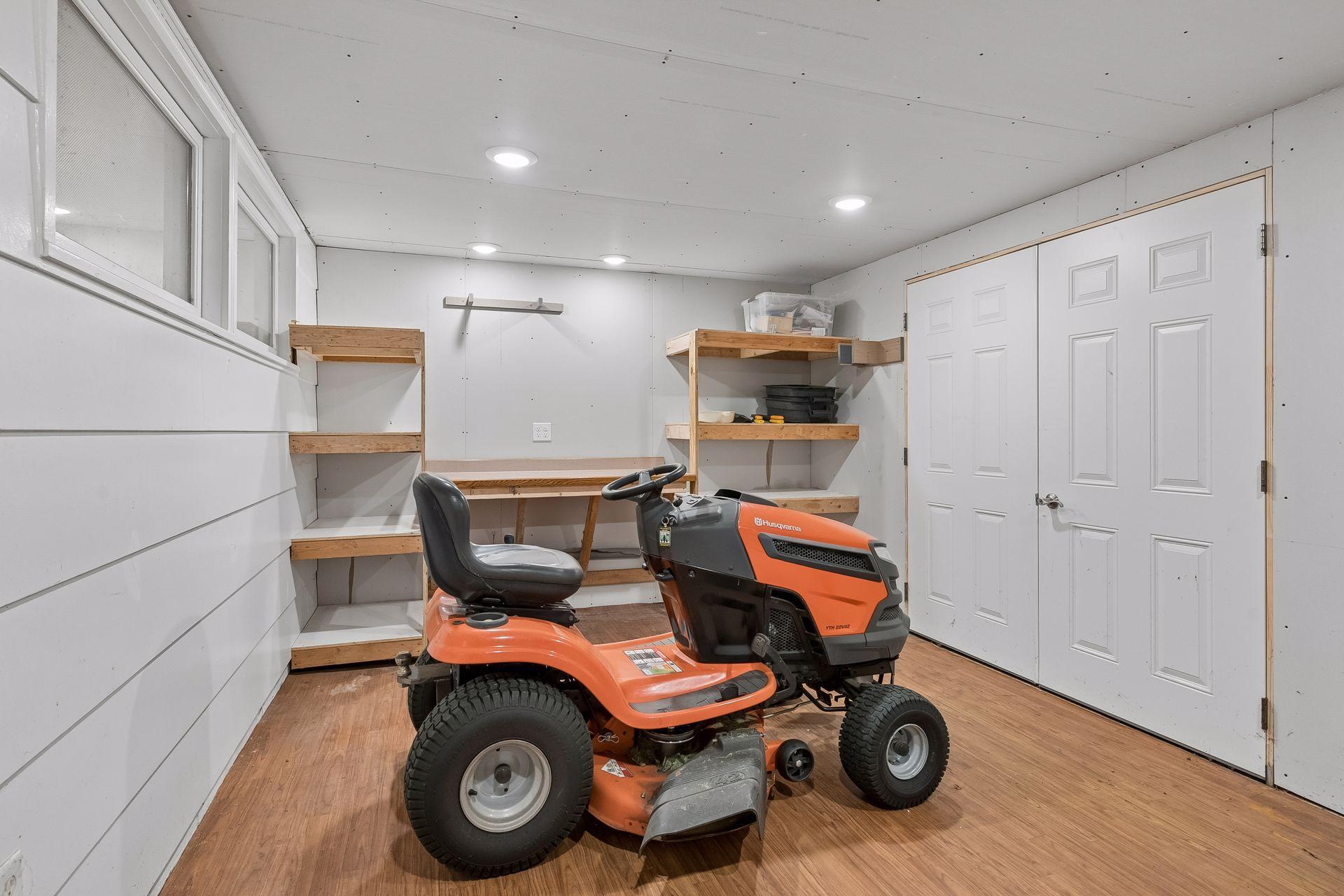 5913 Woodland Cir, Minnetonka, MN 55345