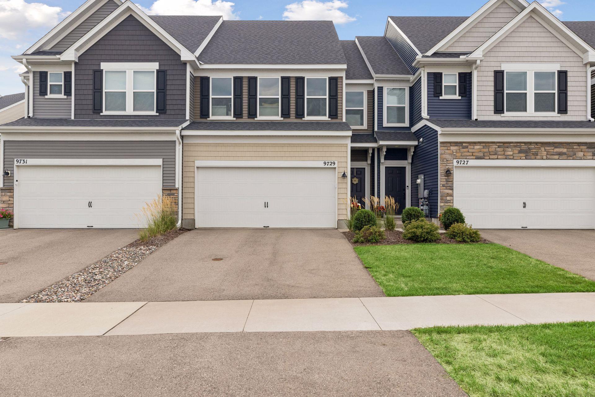 9729 4th St N, Lake Elmo, MN 55042
