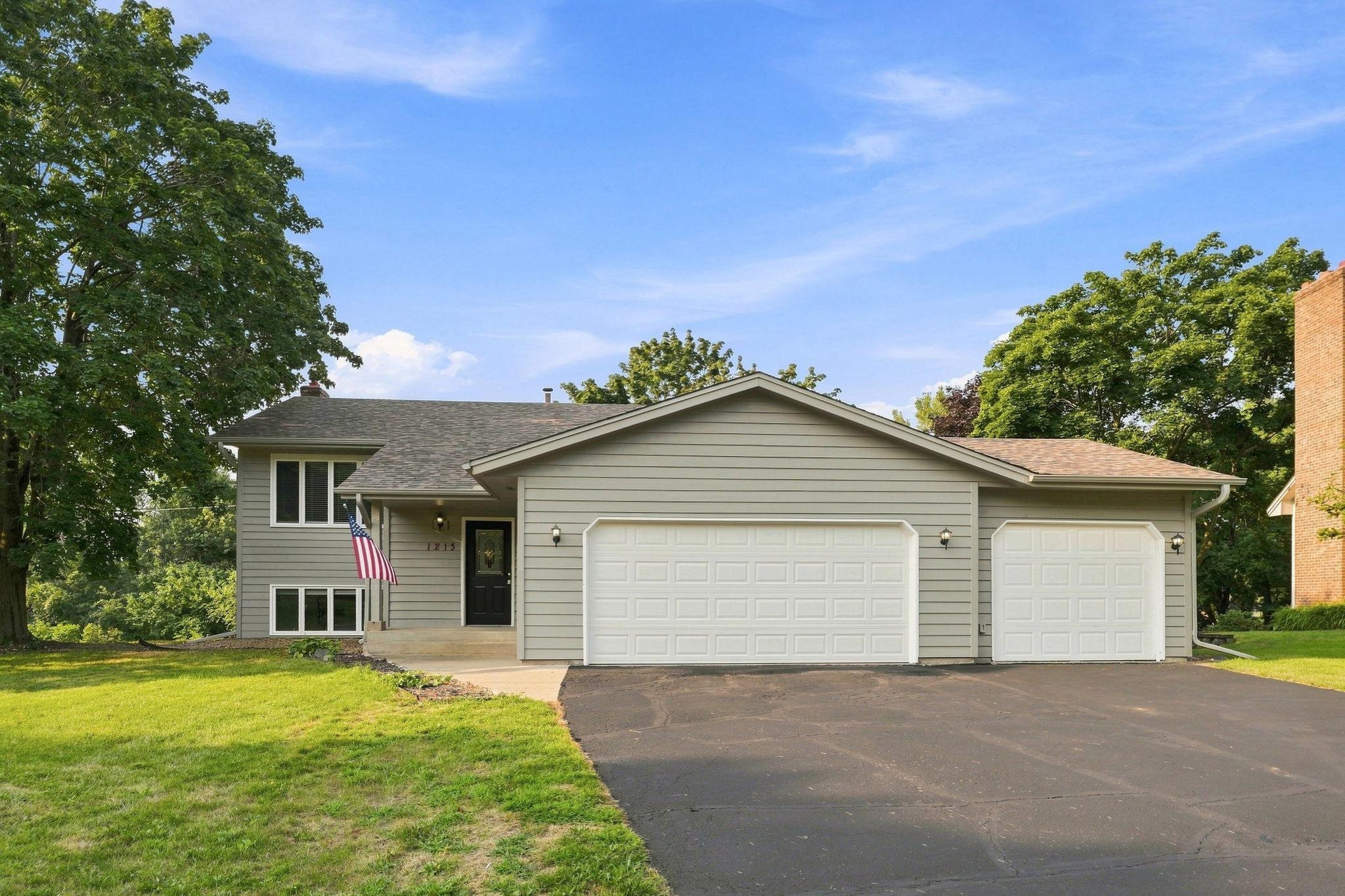 1213 W 158th St, Burnsville, MN 55306