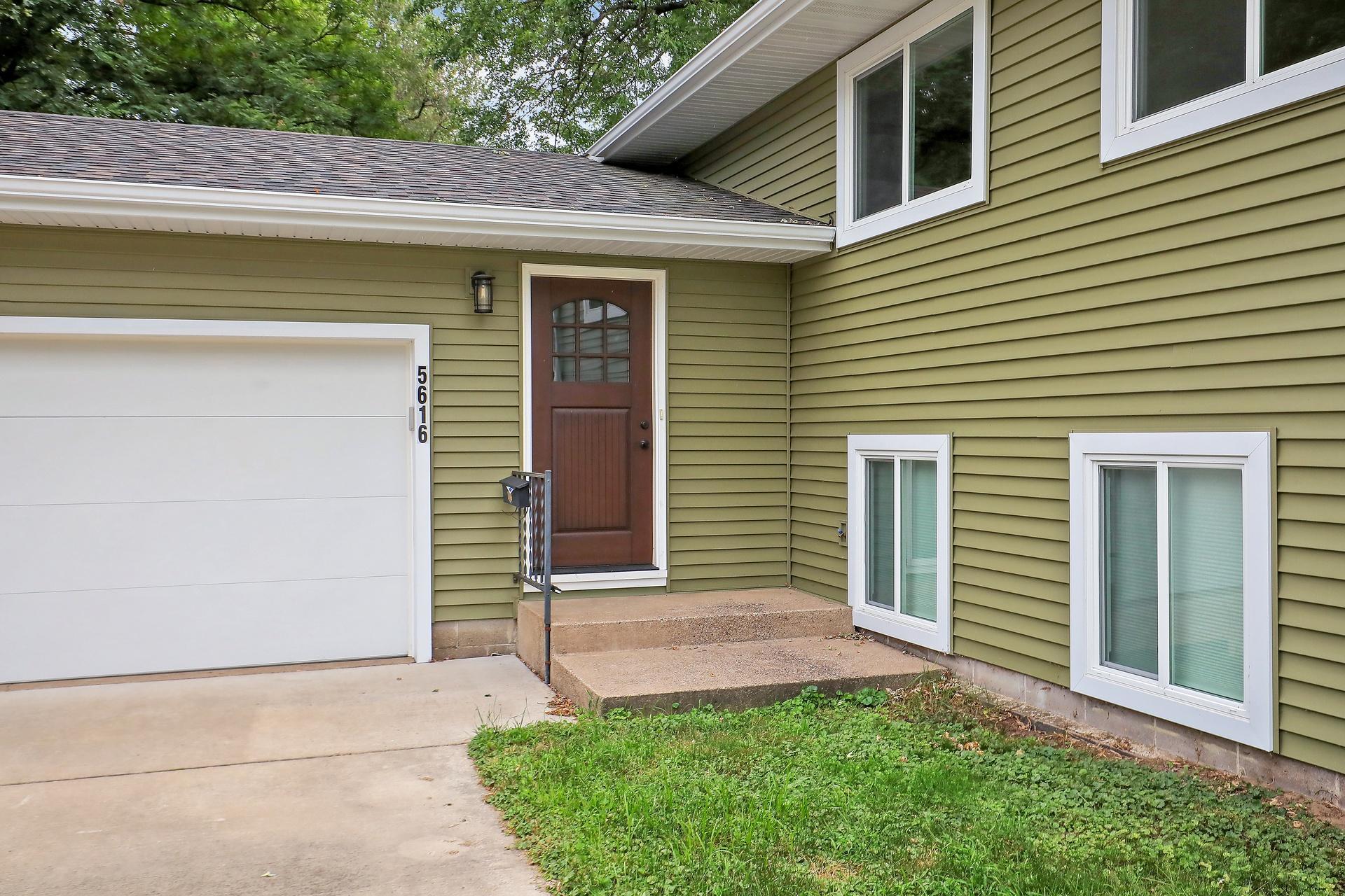 5616 Perry Ave N, Crystal, MN 55429