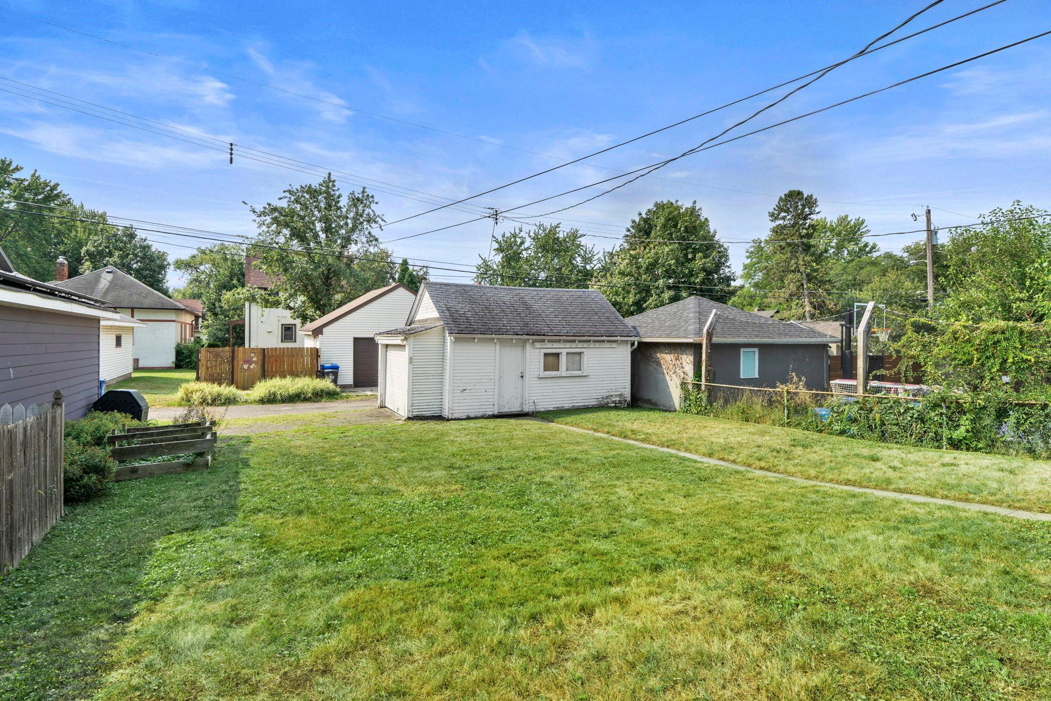 1980 Stanford Ave, Saint Paul, MN 55105