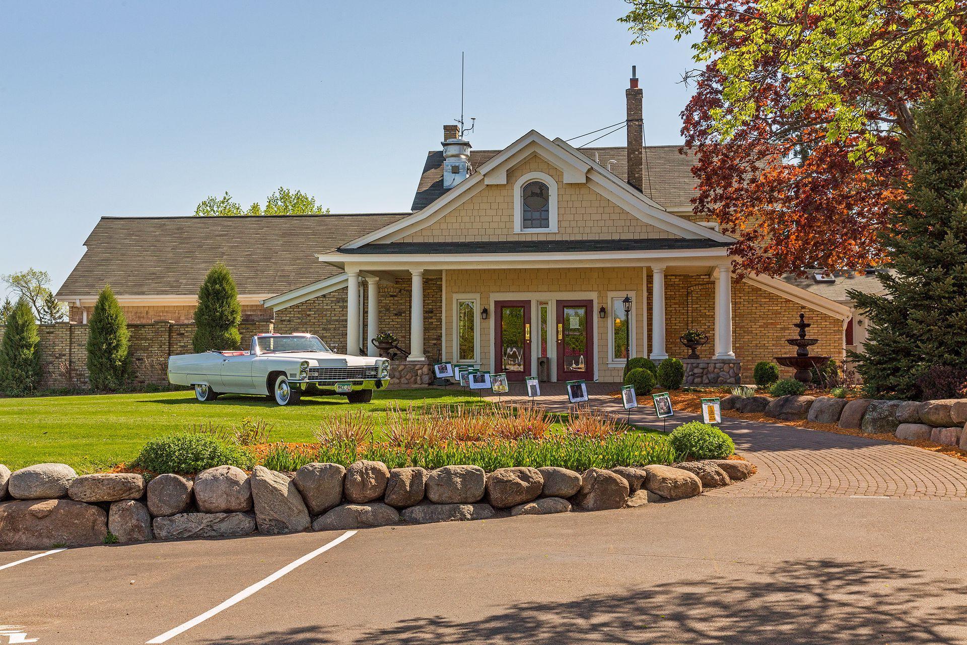 9122 Fox Ct, Victoria, MN 55386
