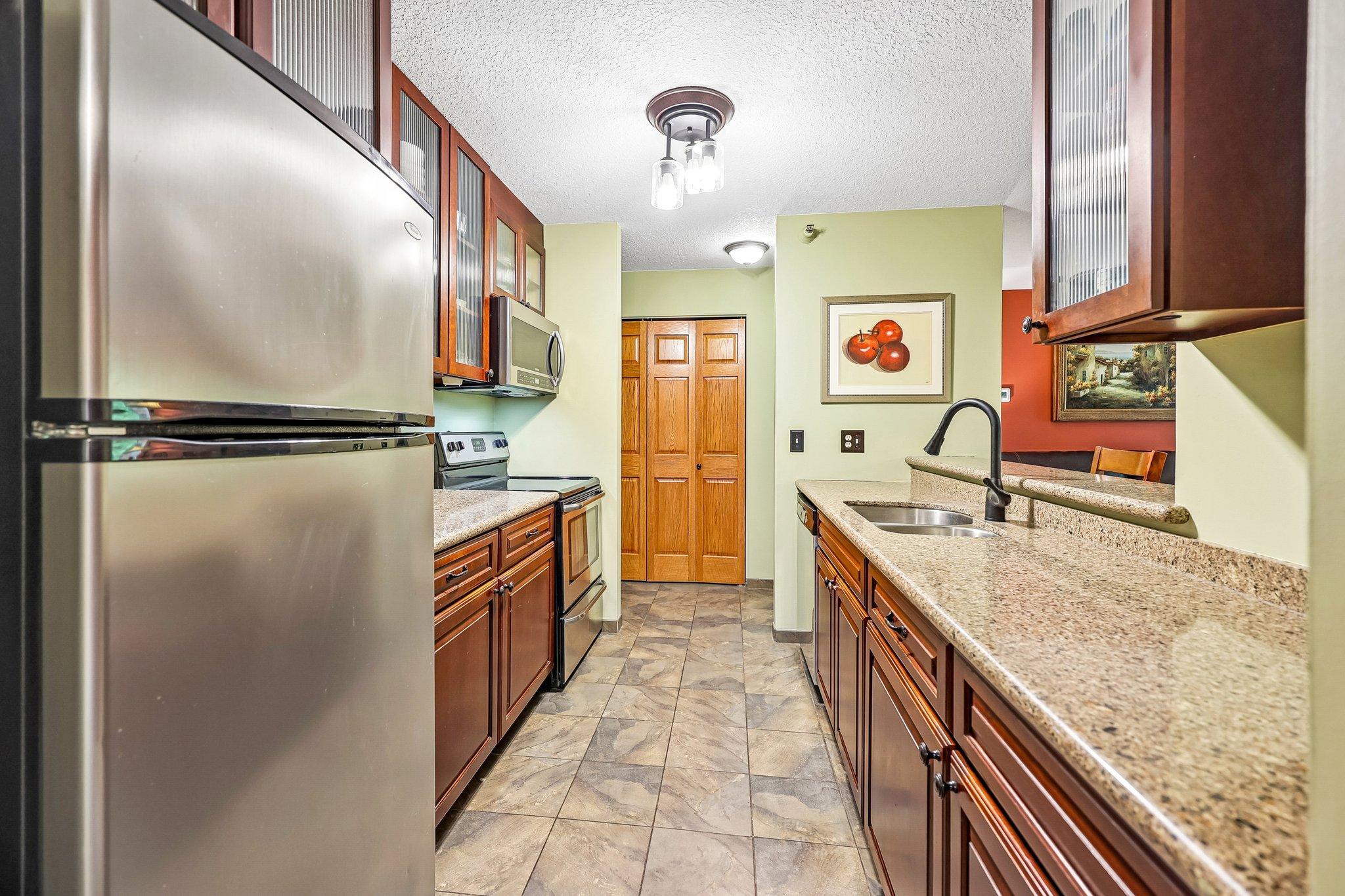 6030 Chasewood Pw #201, Minnetonka, MN 55343