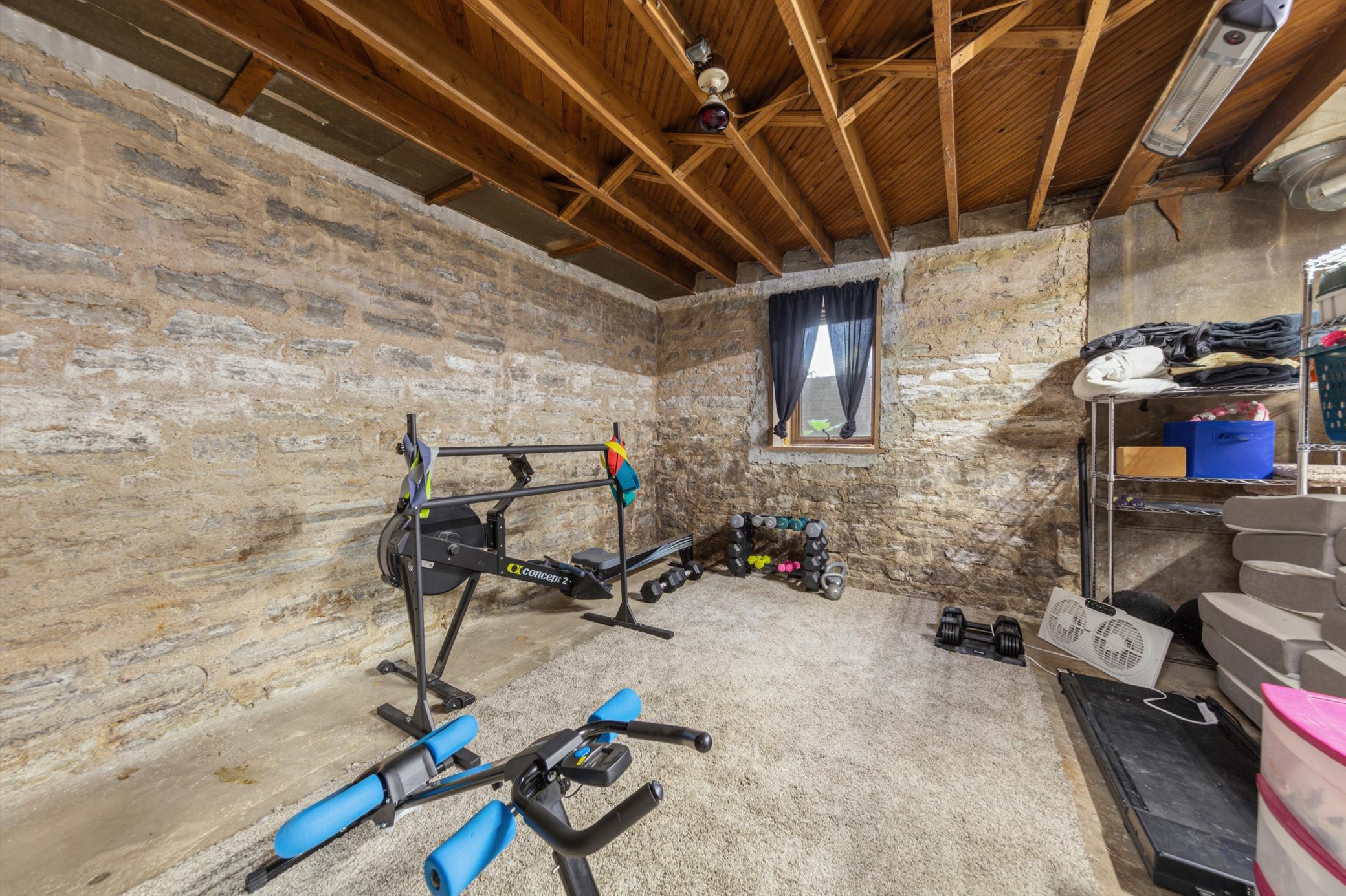 422 1st St NW, Faribault, MN 55021