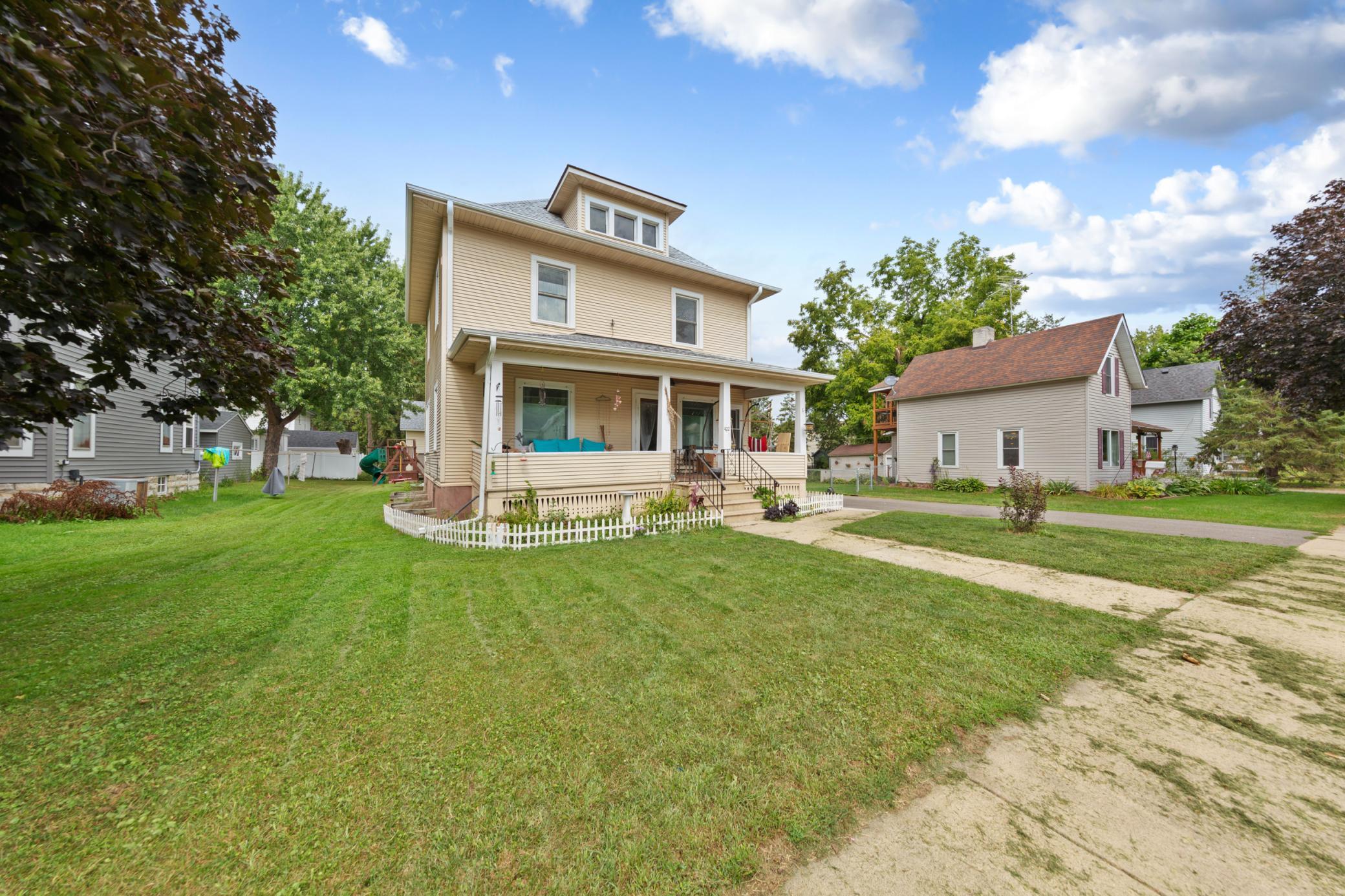 422 1st St NW, Faribault, MN 55021