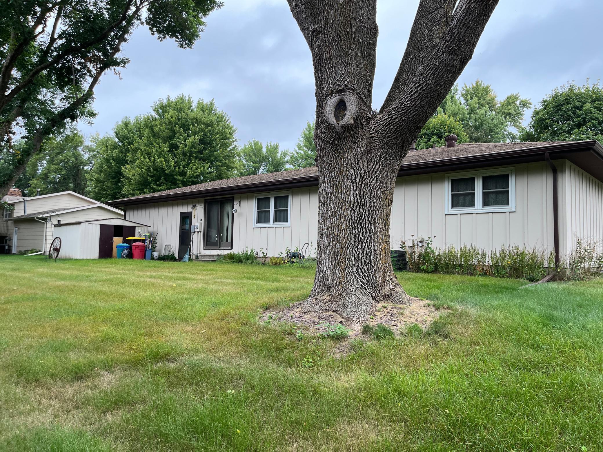 631 19th St, Windom, MN 56101