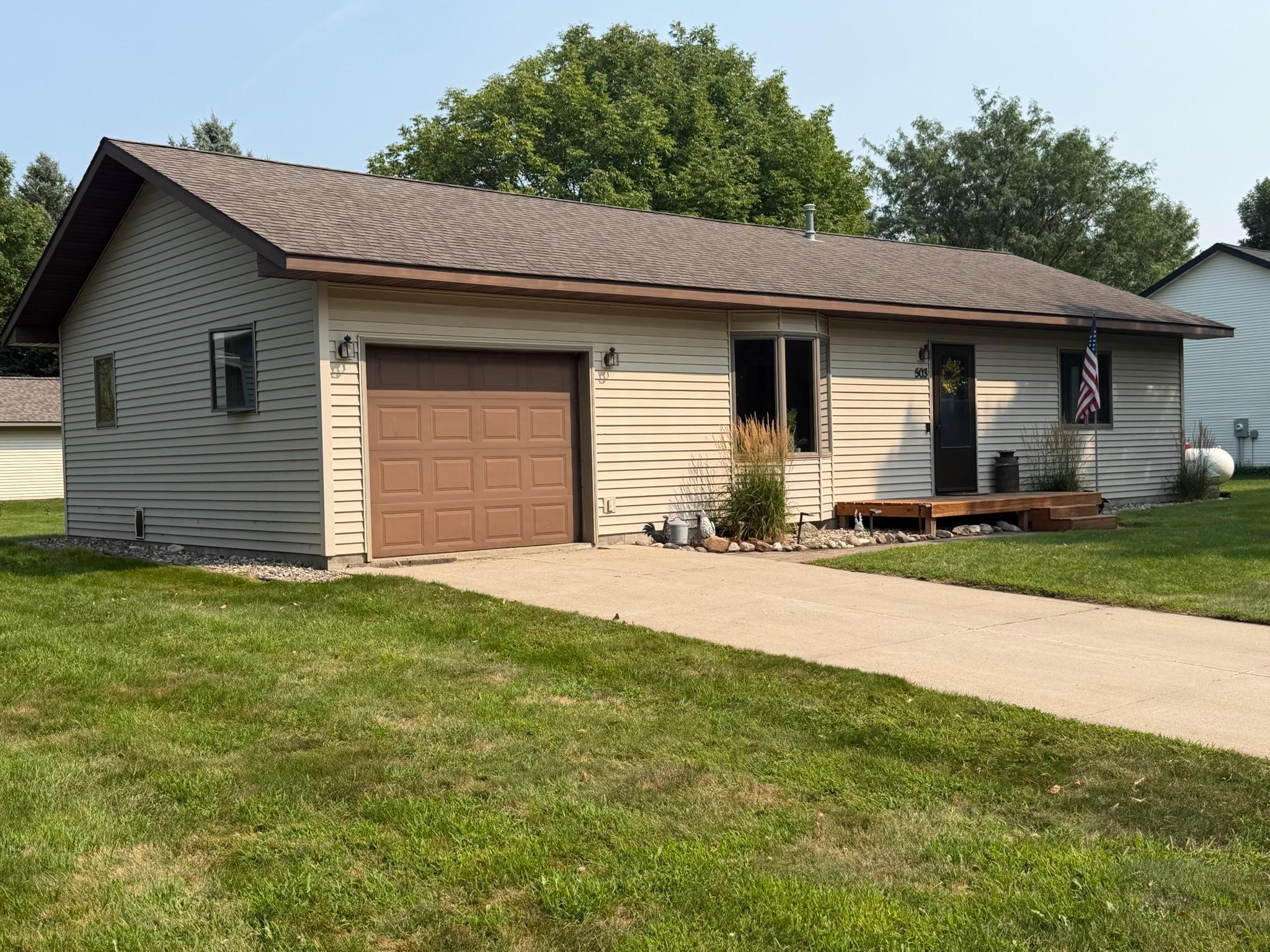 503 7th St S, Raymond, MN 56282