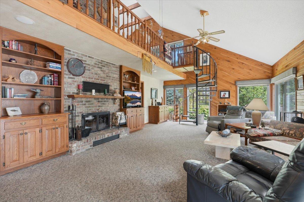 261 Lower Pine Lake Ct, Star Prairie, WI 54026