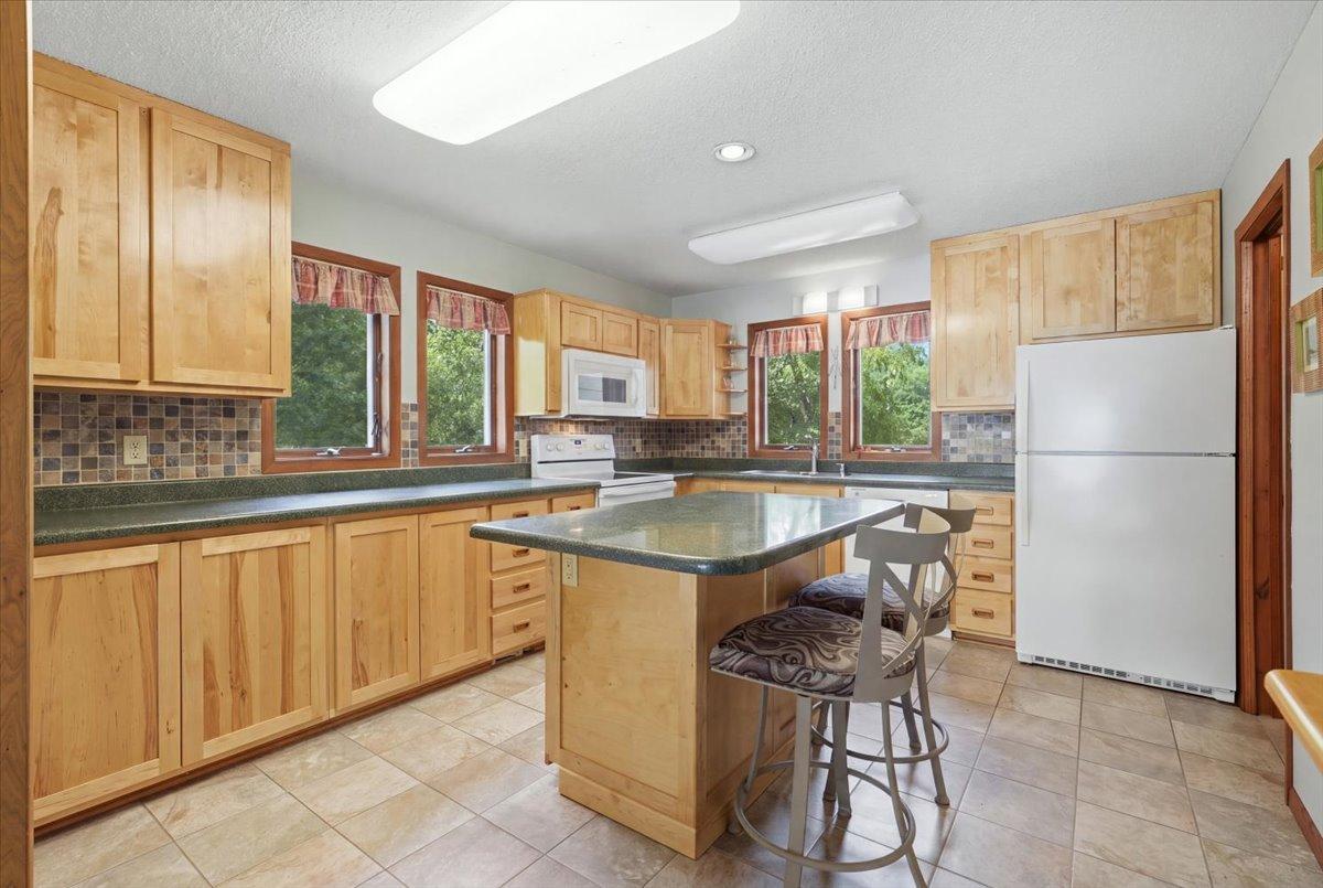 261 Lower Pine Lake Ct, Star Prairie, WI 54026
