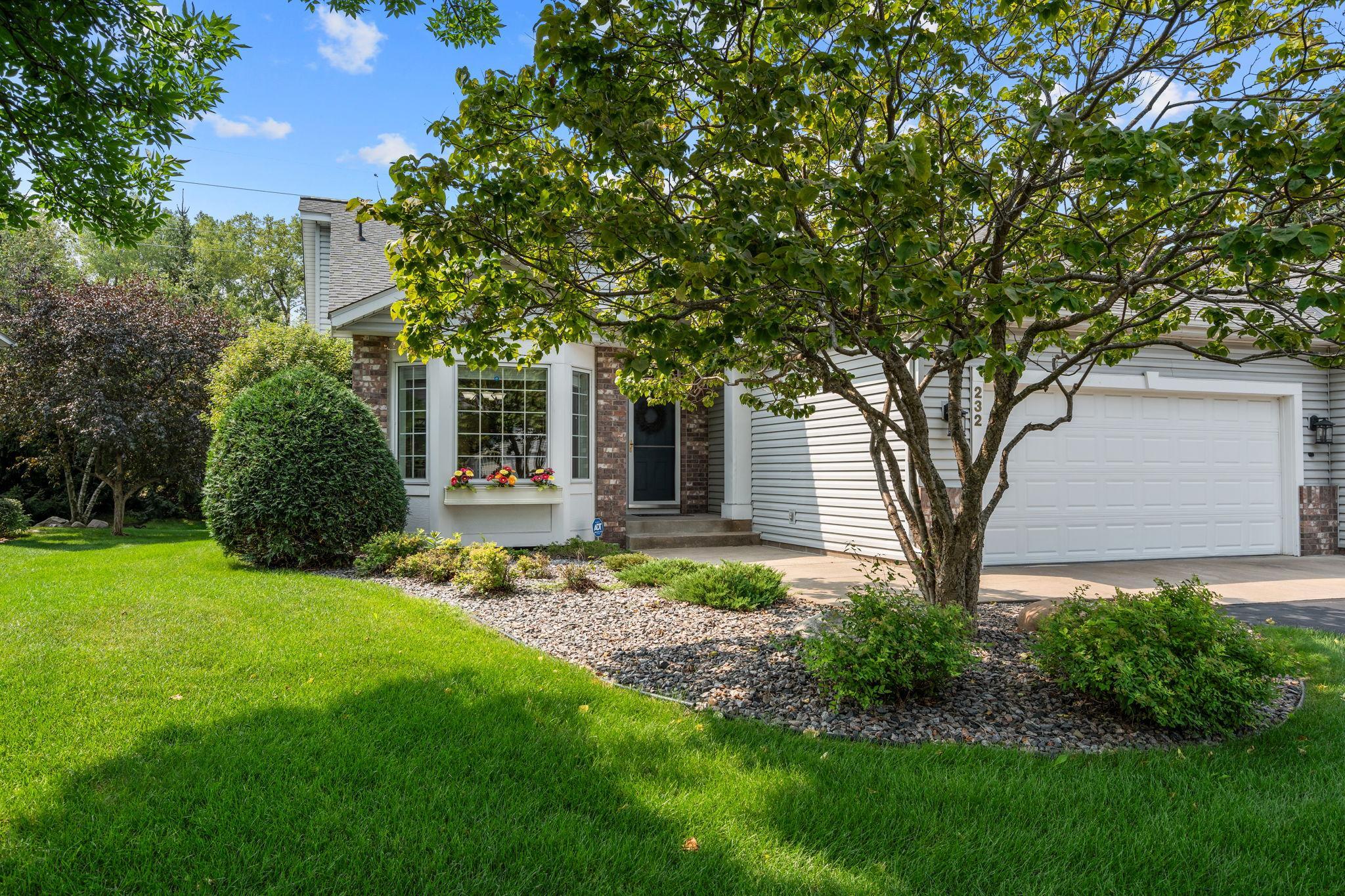 232 Wildflower Ct, Vadnais Heights, MN 55127