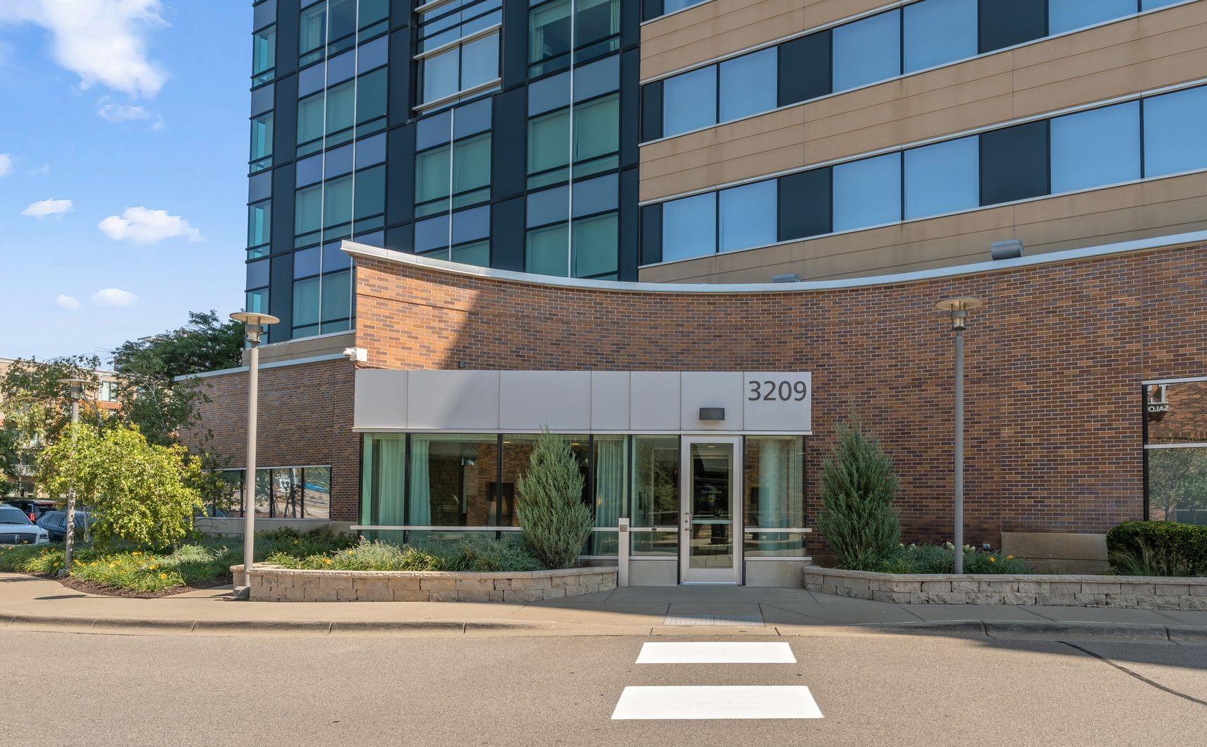 3209 Galleria #1003, Edina, MN 55435