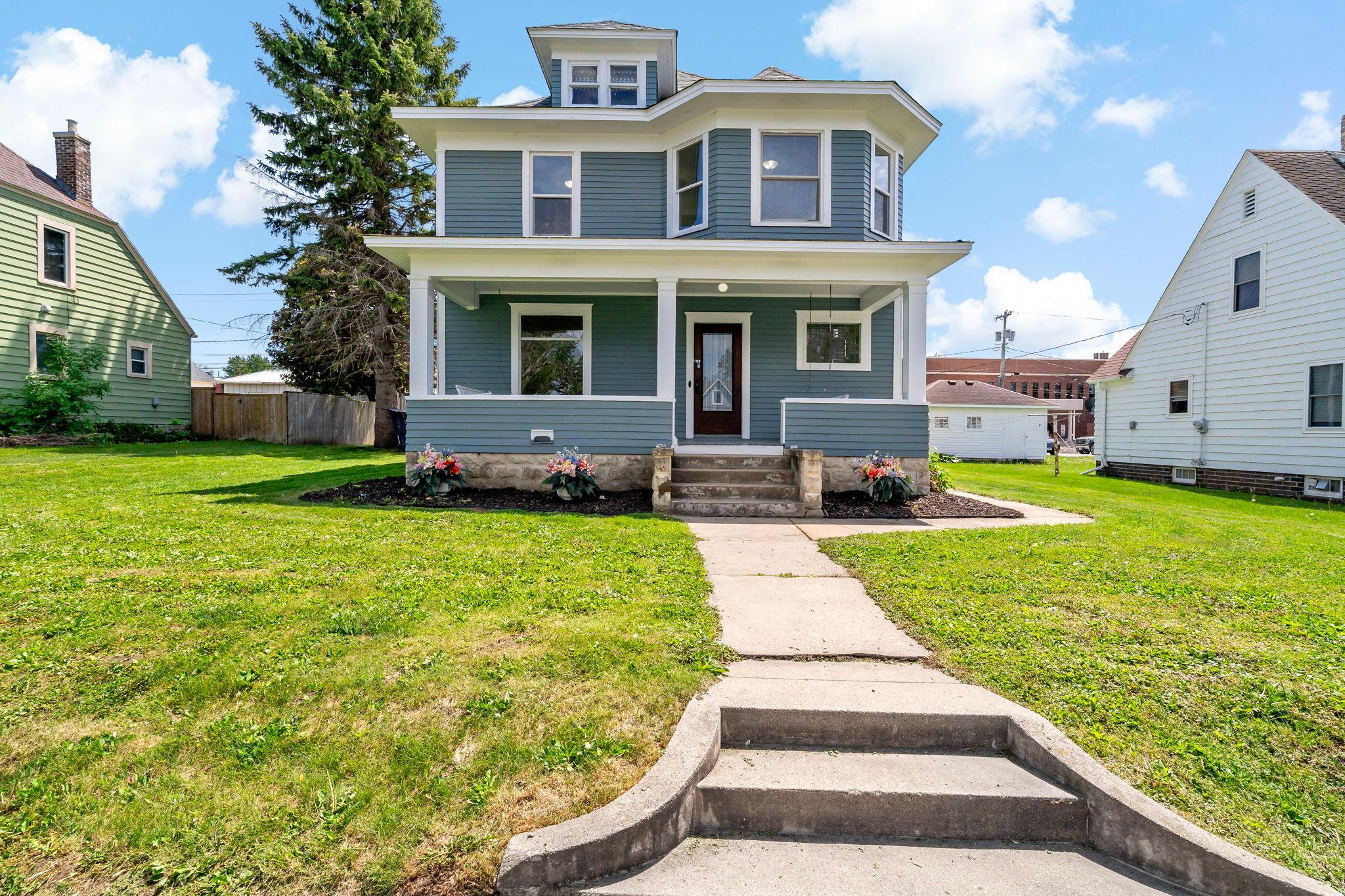 615 1st St, Kenyon, MN 55946