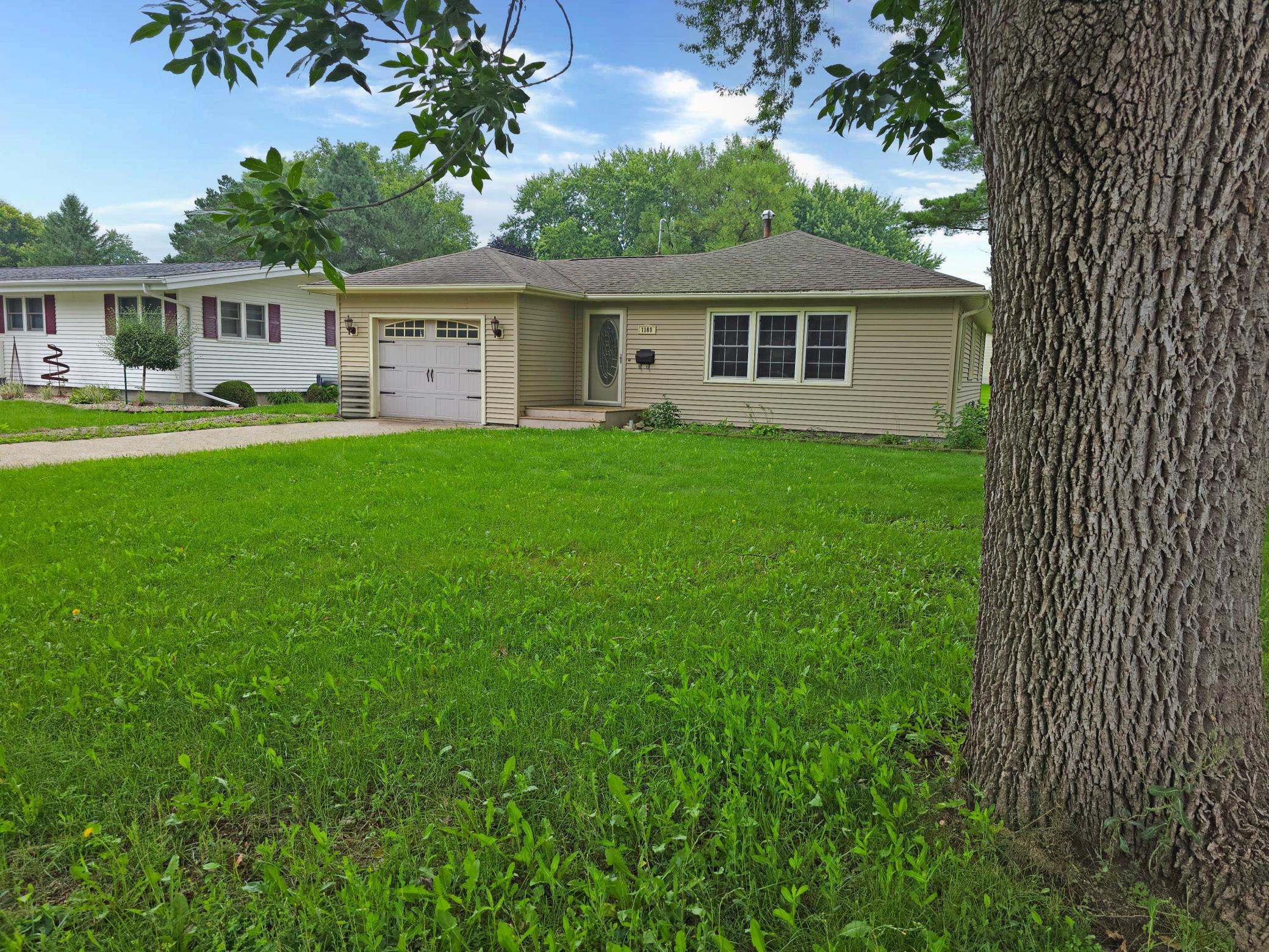 1109 S Moore St, Blue Earth, MN 56013