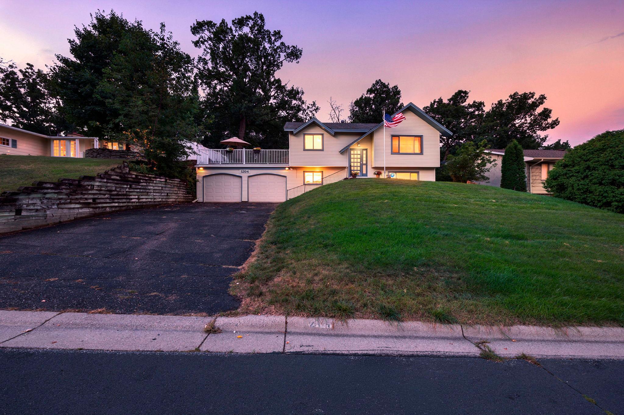 1264 Hathaway Ln NE, Fridley, MN 55432