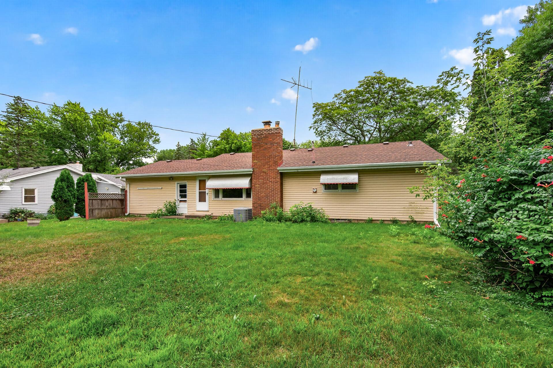 2147 Aztec Ln, Mendota Heights, MN 55120