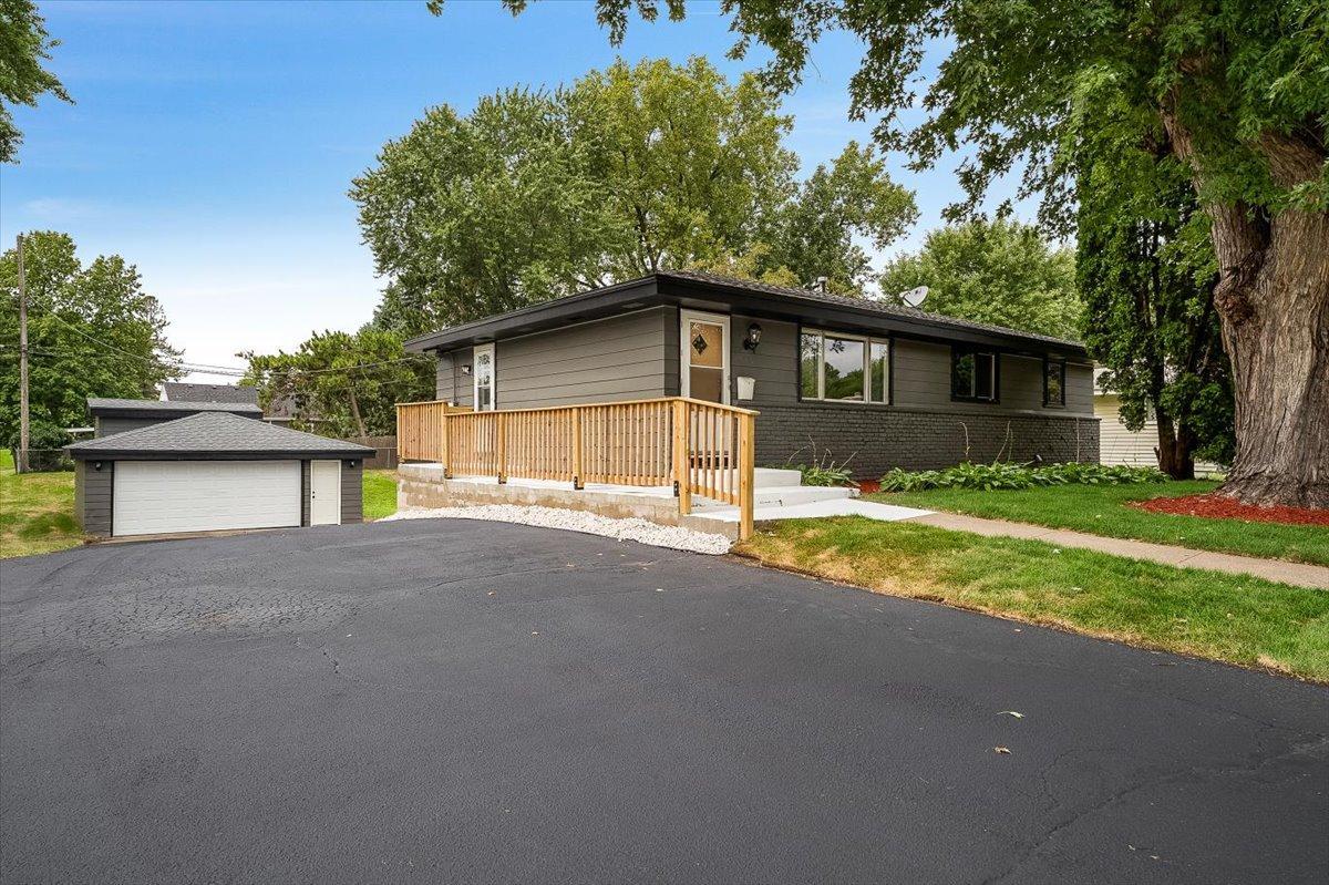 1401 Winnetka Ave N, Golden Valley, MN 55427