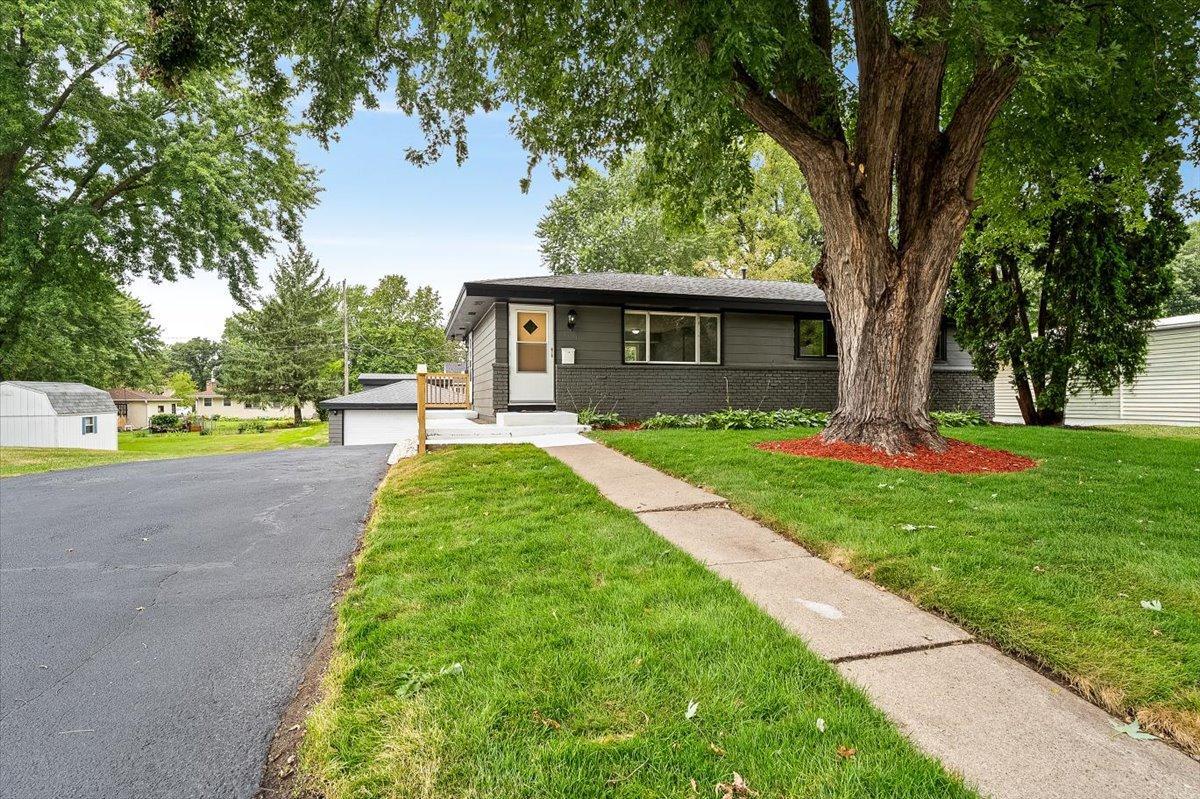 1401 Winnetka Ave N, Golden Valley, MN 55427