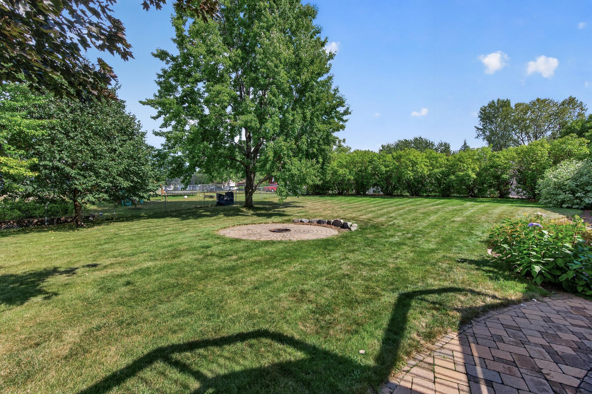 1945 Beaver Dam Ct, Eagan, MN 55122