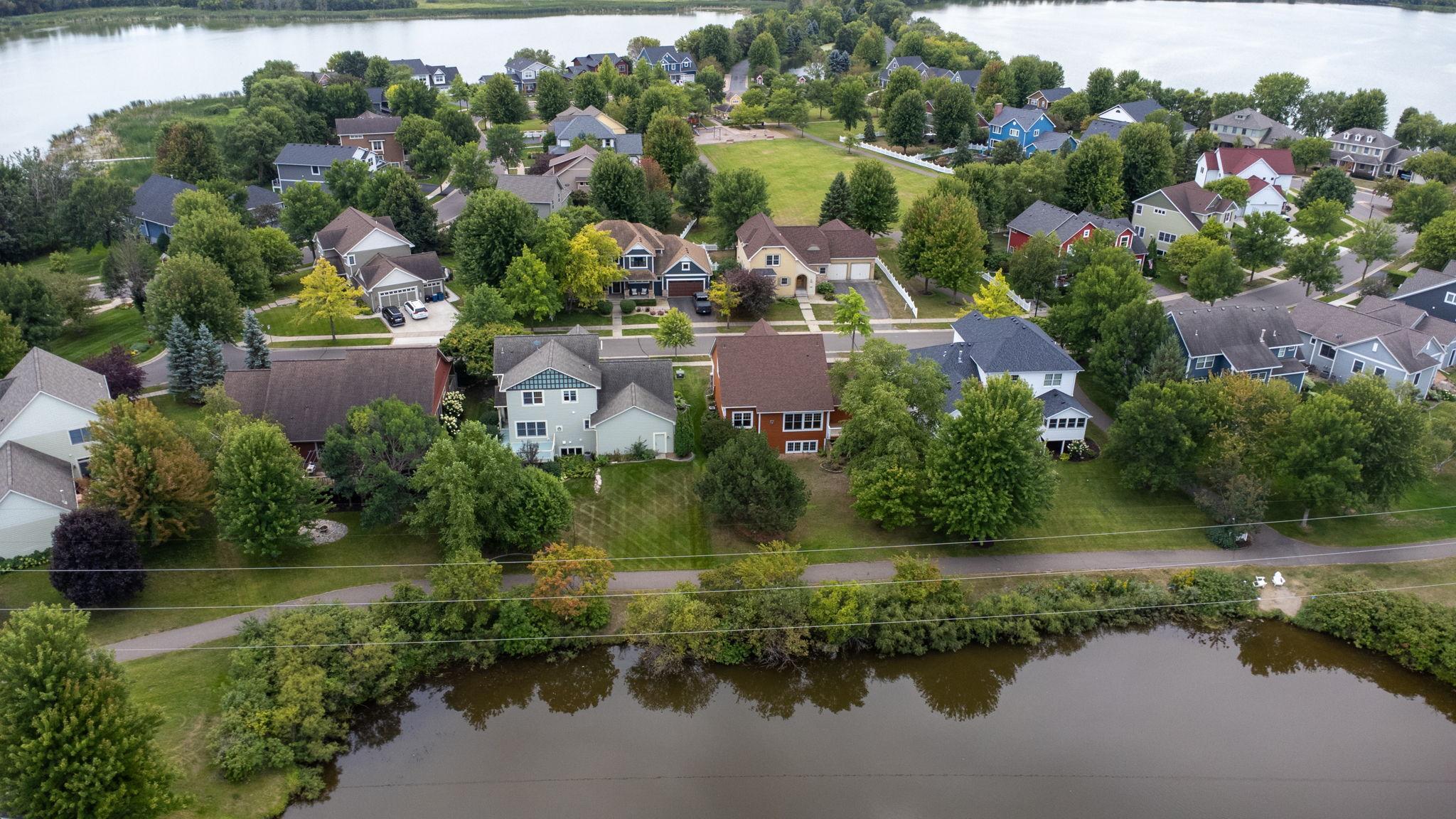 11662 Laketowne Vw, Albertville, MN 55301