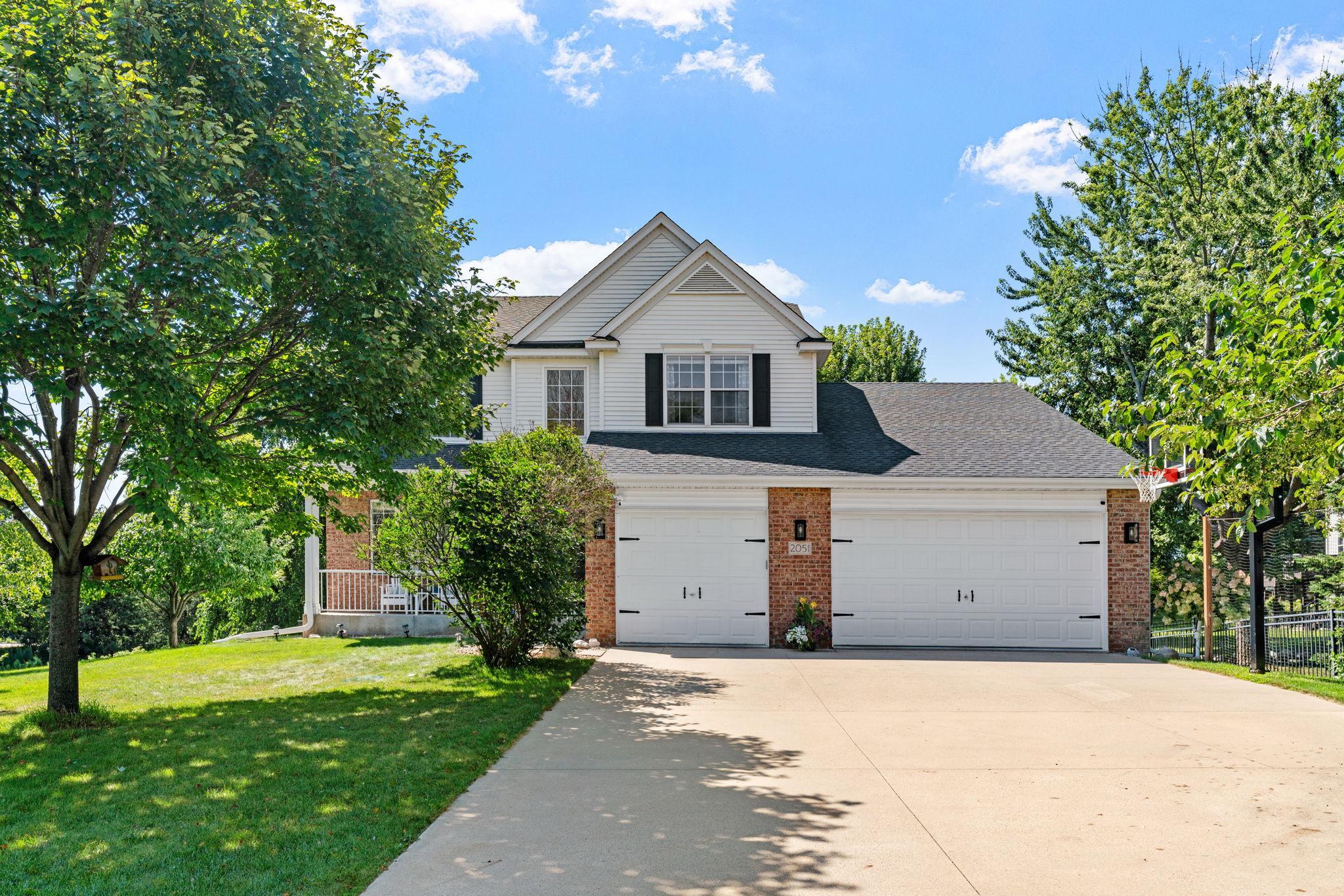 2051 Highgate Cir, Chanhassen, MN 55317