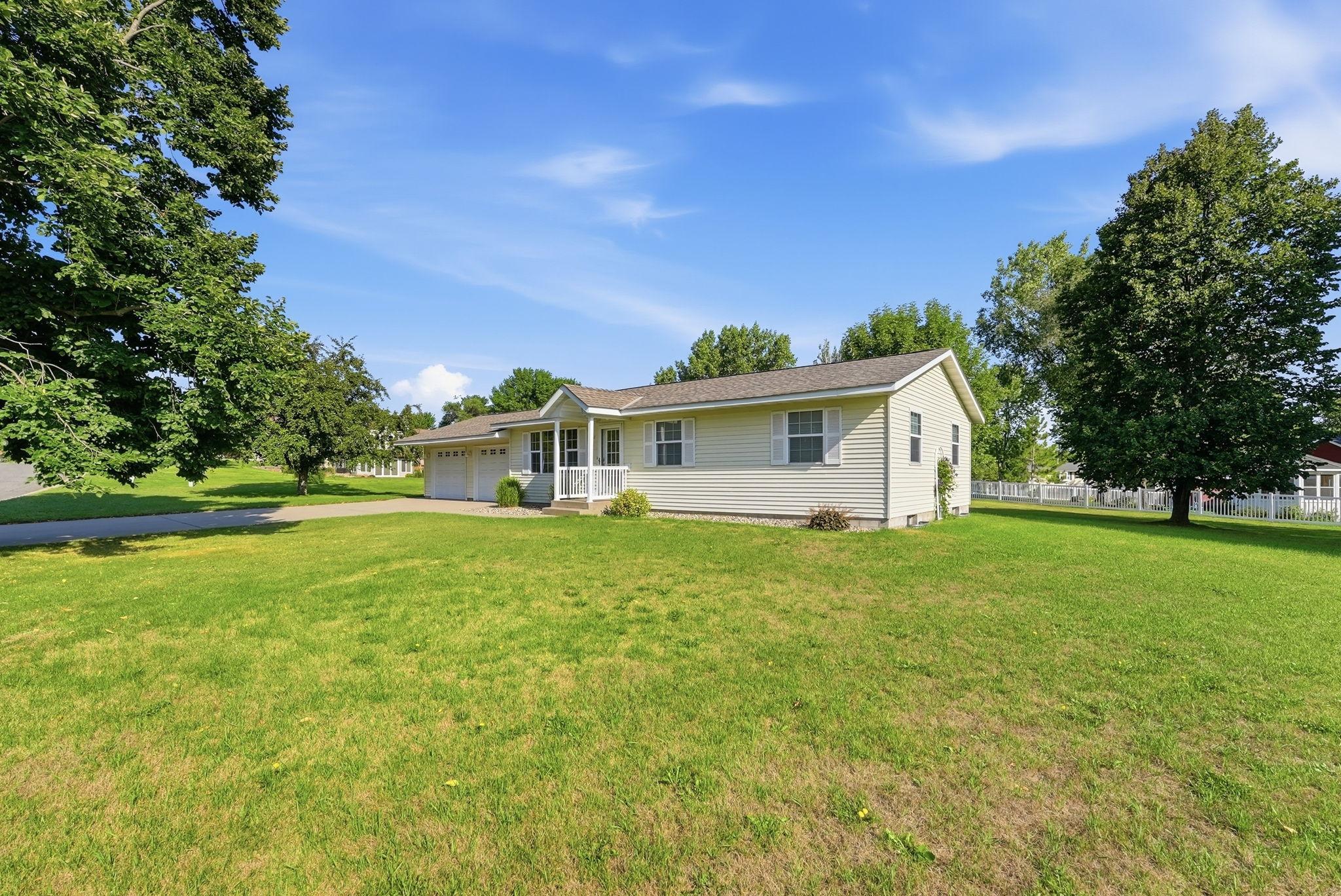 22 6th St S, Sauk Centre, MN 56378