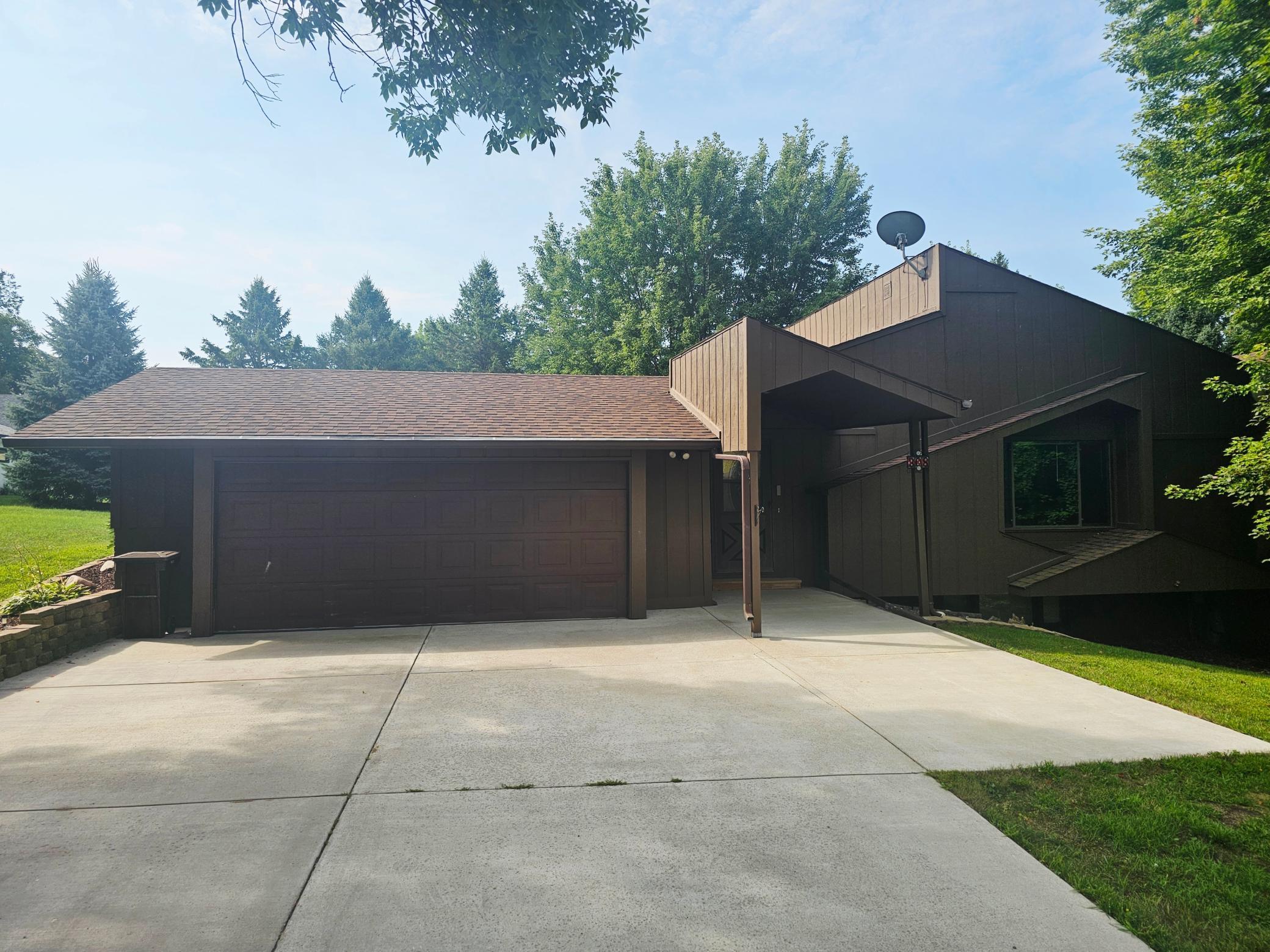 308 Cedar Ln, Montevideo, MN 56265
