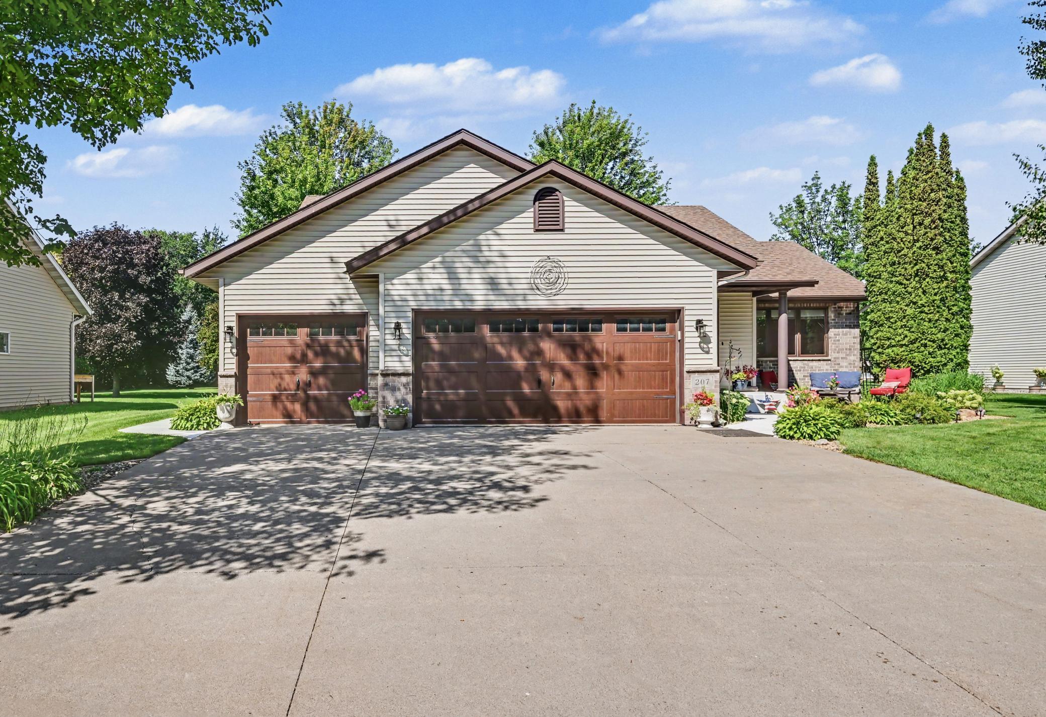 207 10th Ave NW, Lonsdale, MN 55046