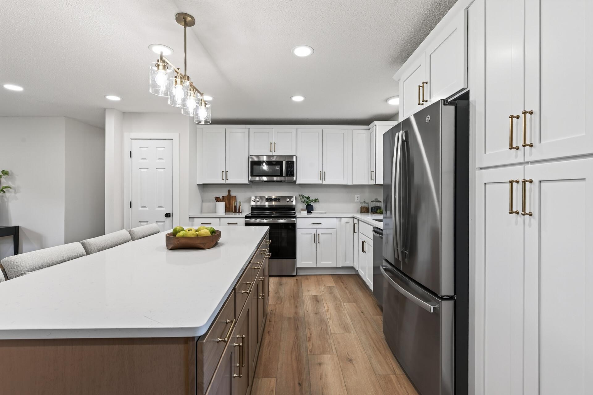 383 Walker Dr, Vadnais Heights, MN 55127