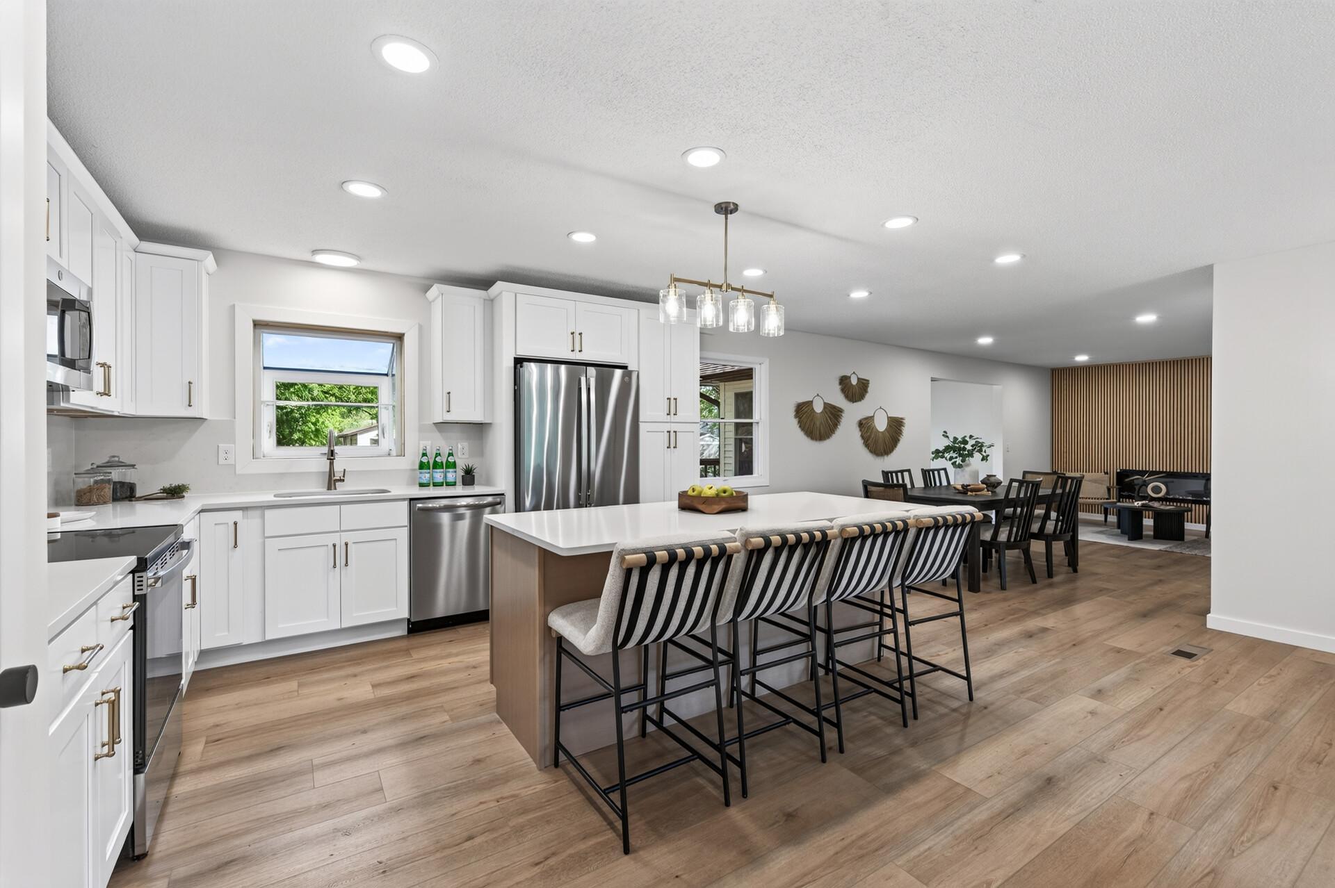 383 Walker Dr, Vadnais Heights, MN 55127