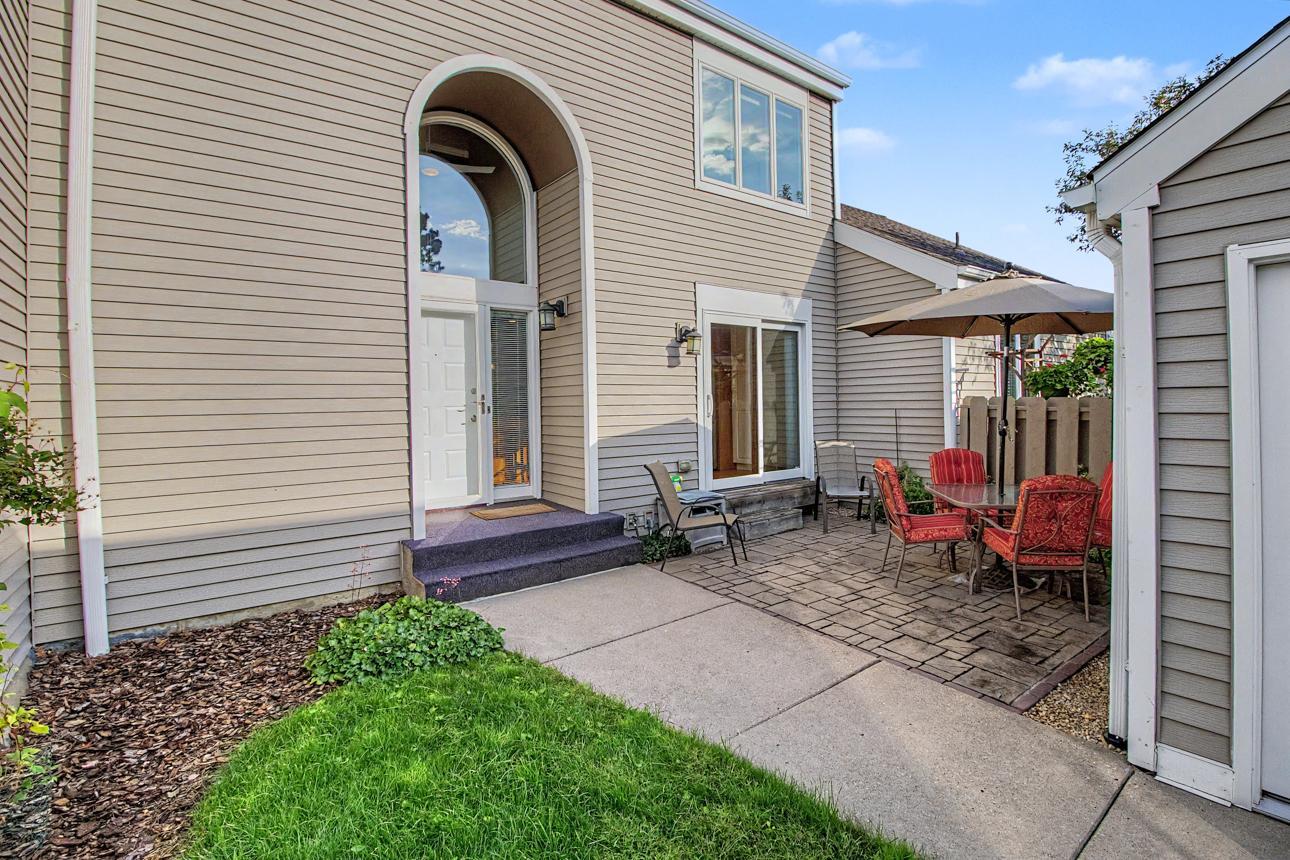 1182 Saint Clair Ave, Saint Paul, MN 55105