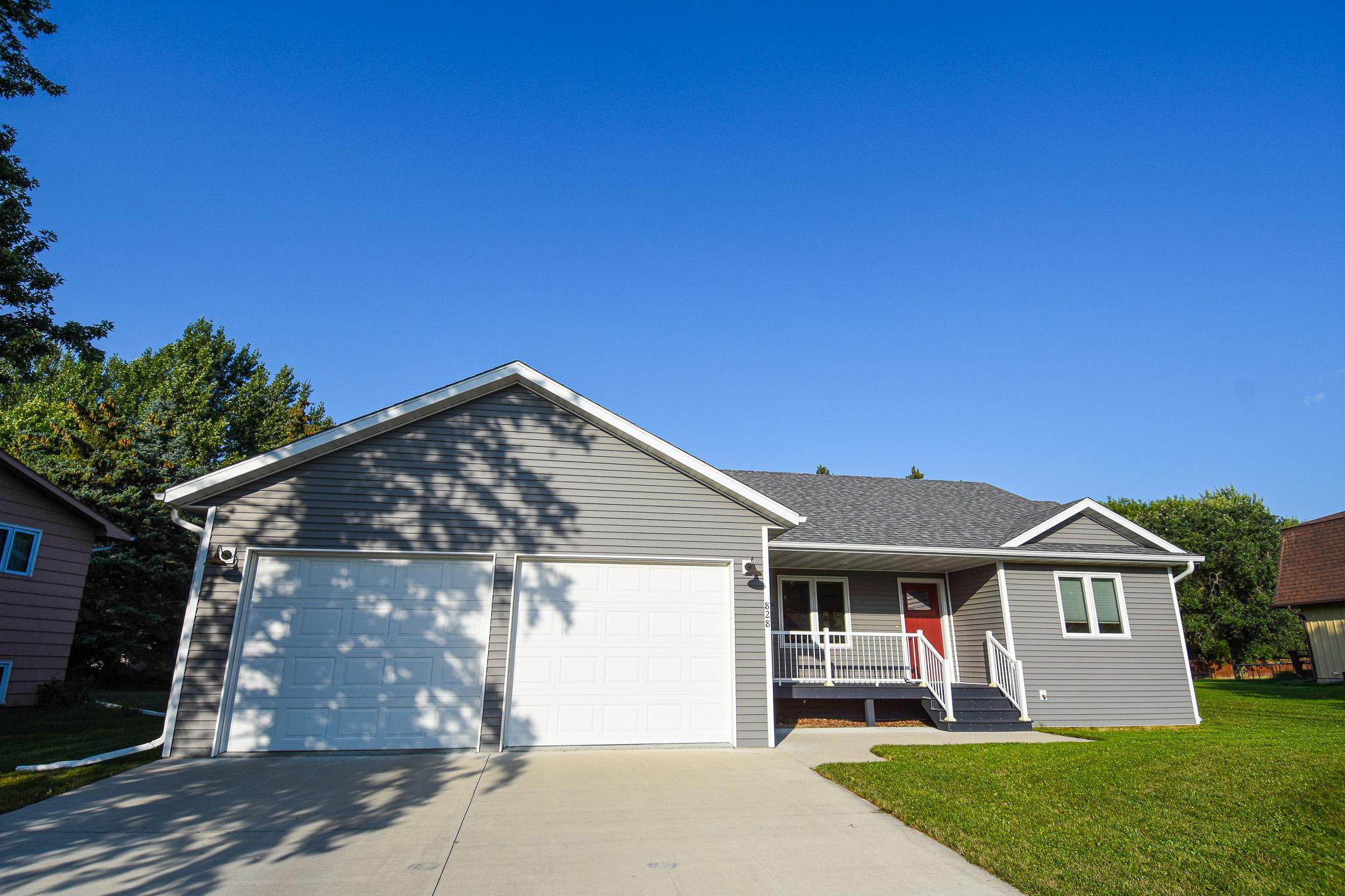 828 Alice Dr, Thief River Falls, MN 56701