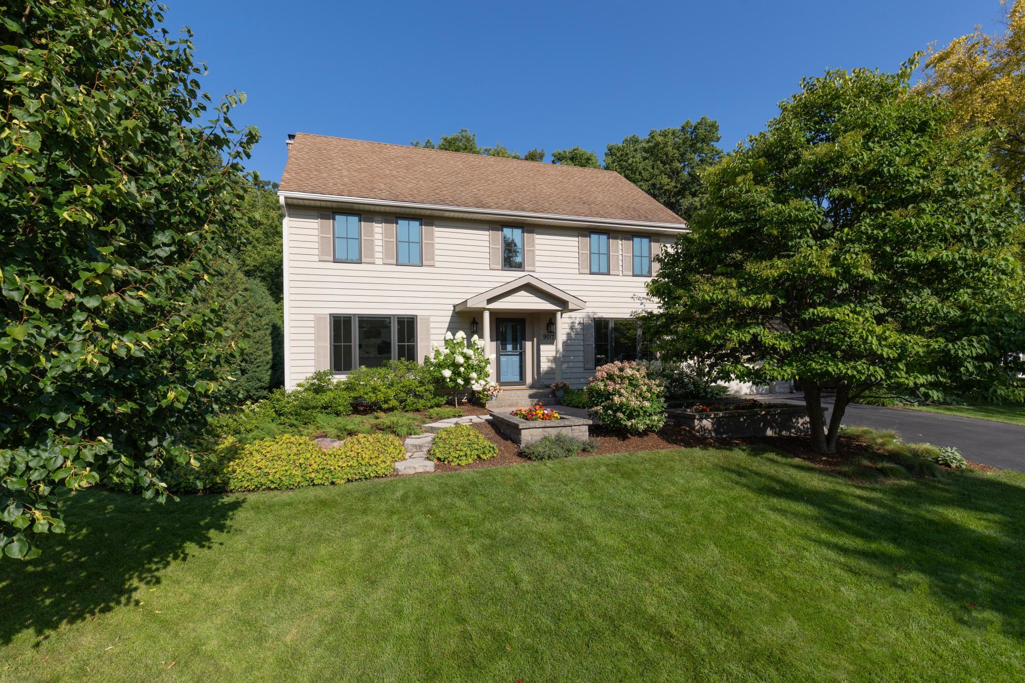 9017 Larkspur Ln, Eden Prairie, MN 55347