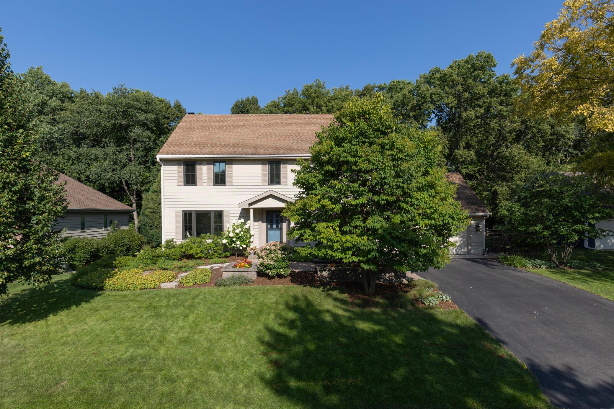 9017 Larkspur Ln, Eden Prairie, MN 55347