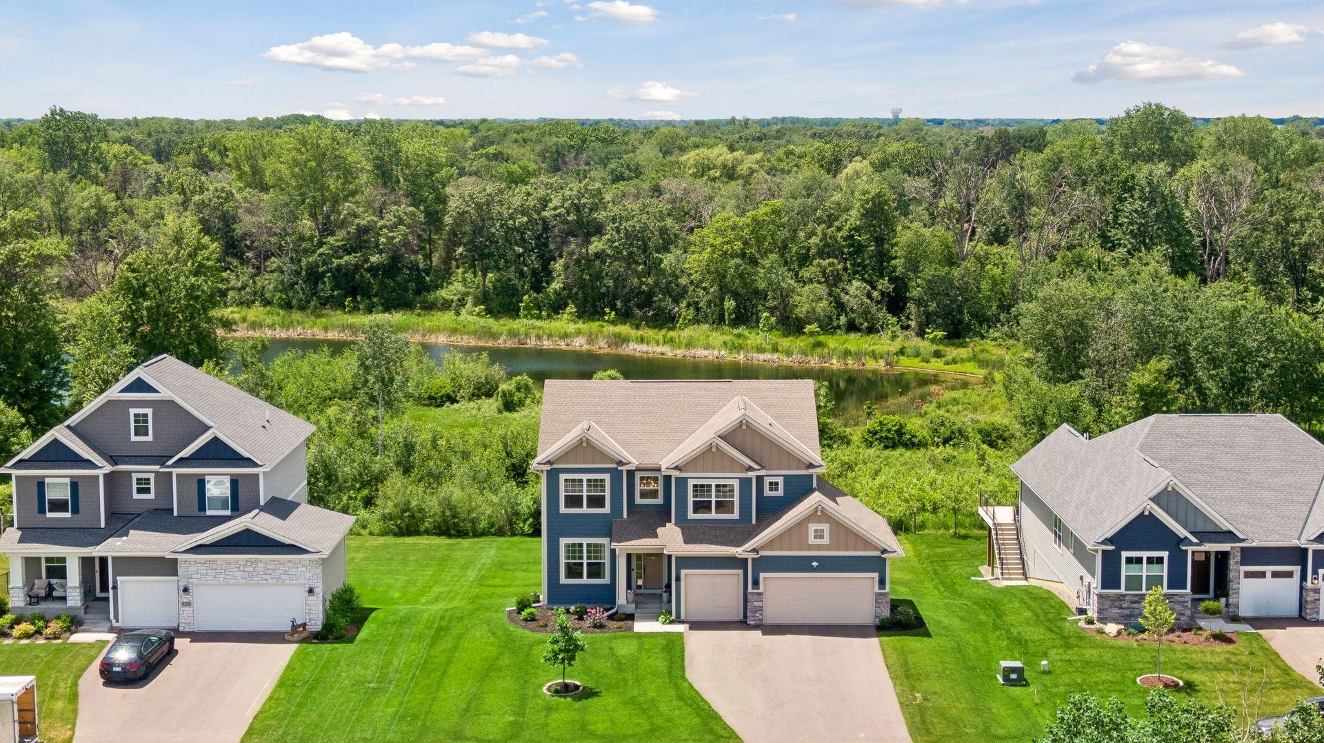 8143 Haywood Dr, Lino Lakes, MN 55014