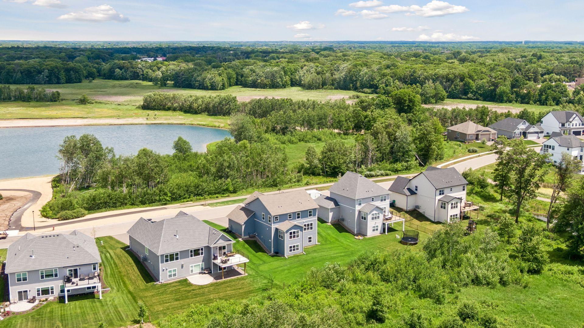 8143 Haywood Dr, Lino Lakes, MN 55014