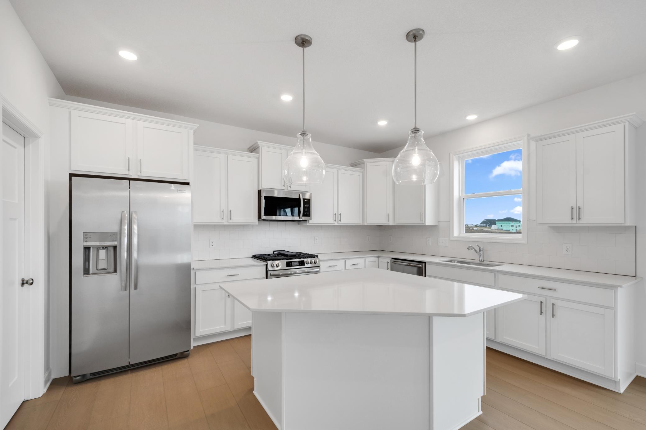 2058 Norway Ln, Lino Lakes, MN 55038
