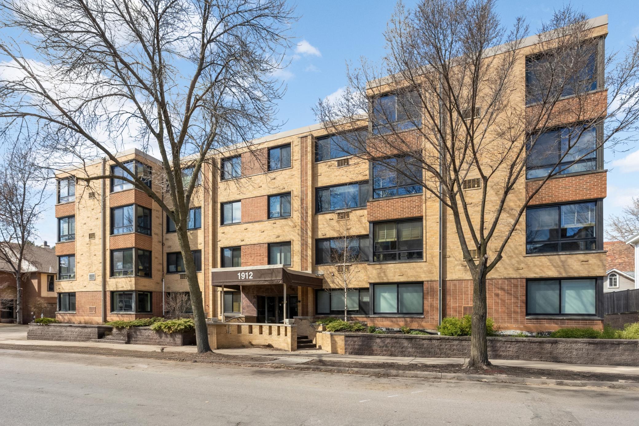 1912 Dupont Ave S #405, Minneapolis, MN 55403